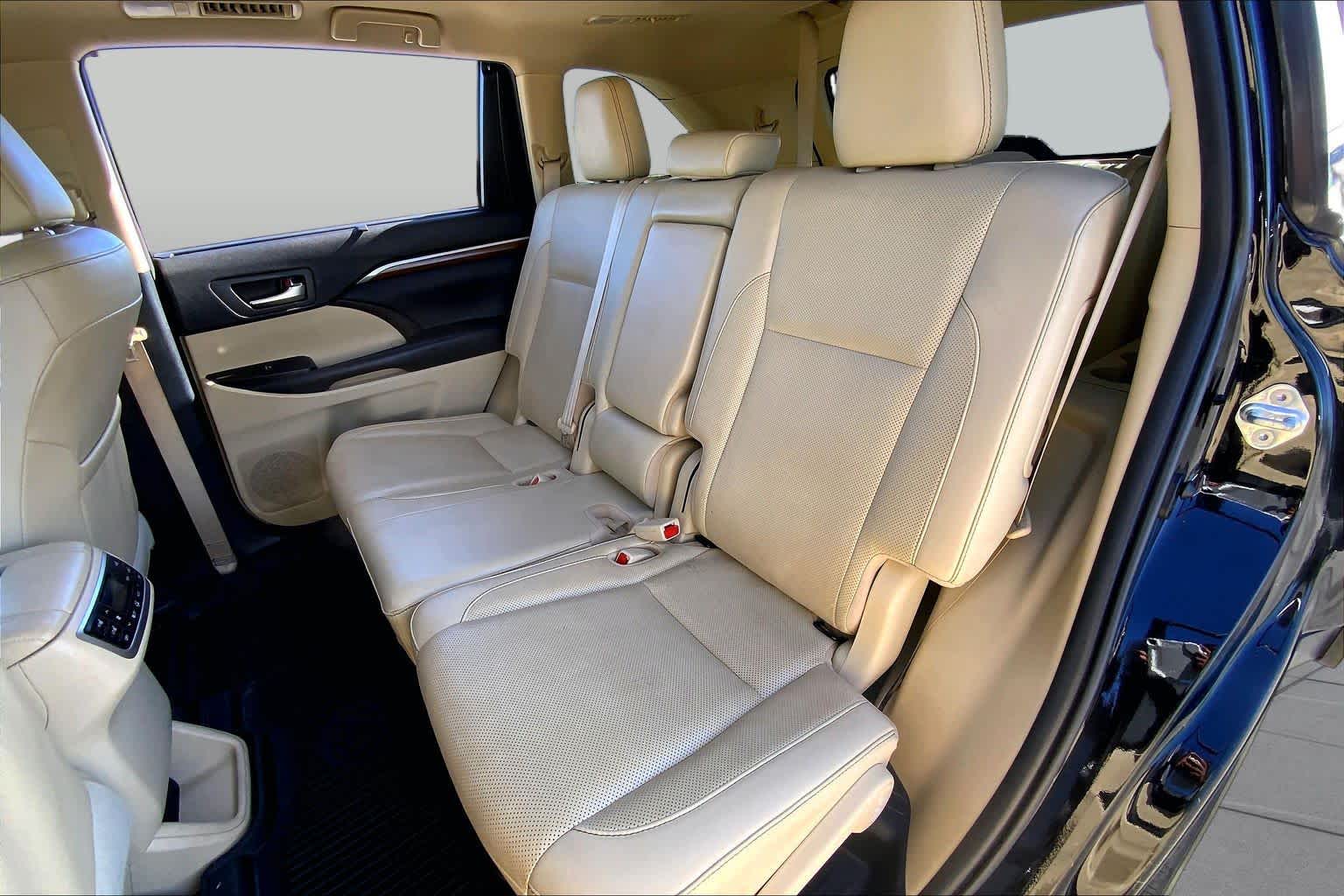 2019 Toyota Highlander Limited Platinum Midnight Black Metallic at Group 1 Toyota Southwest