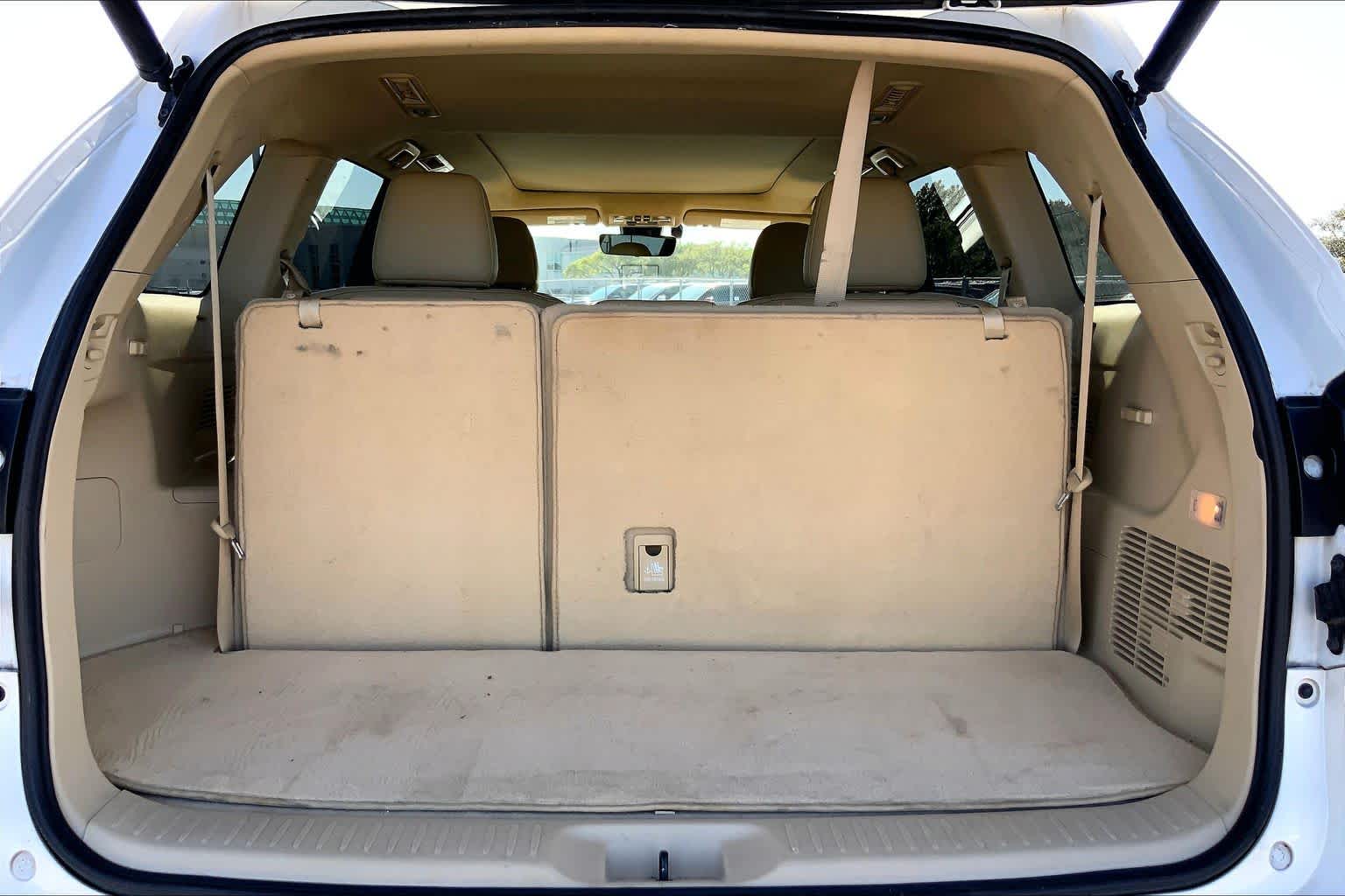 2018 Toyota Highlander photo 34 of 36