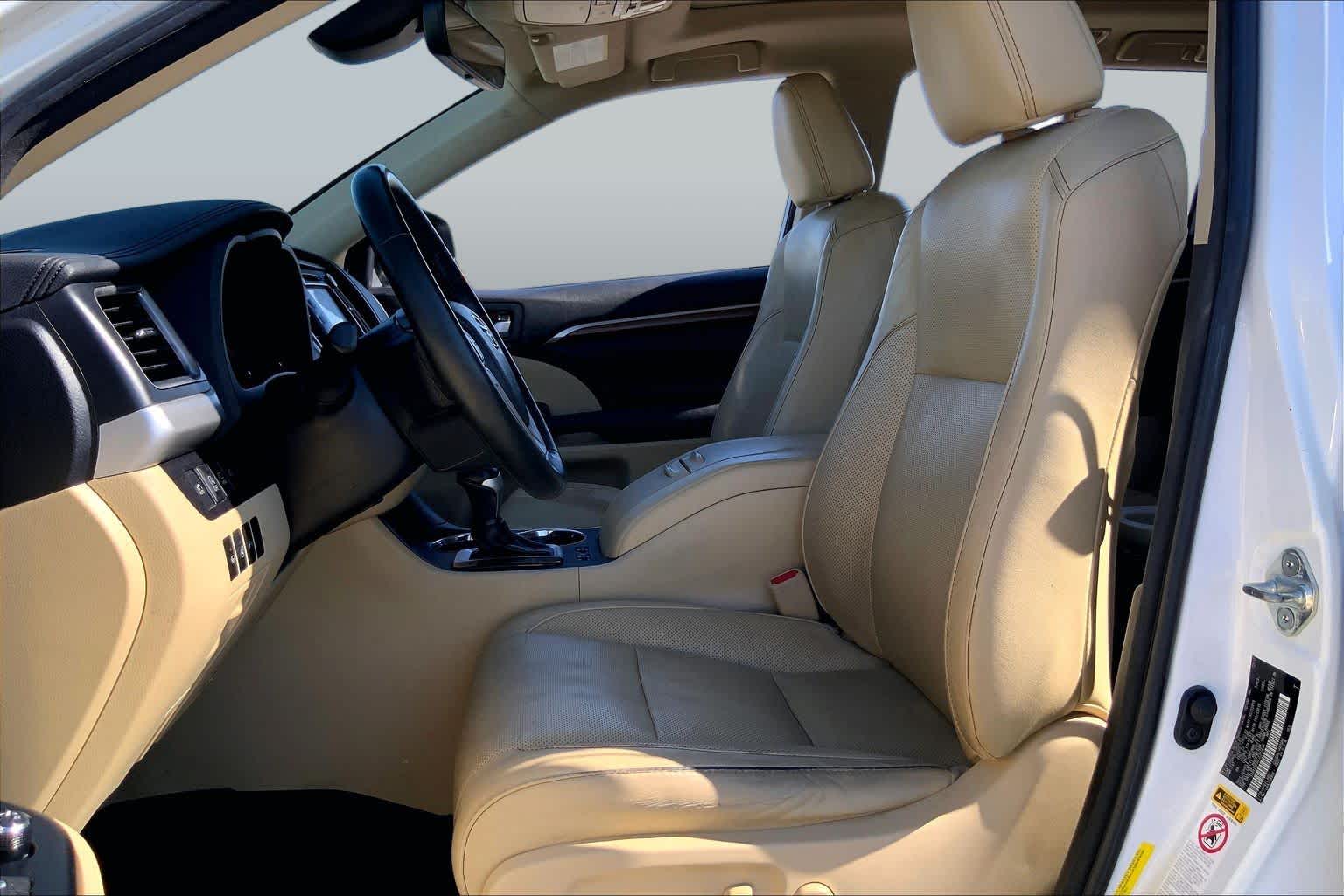 2018 Toyota Highlander photo 8 of 36