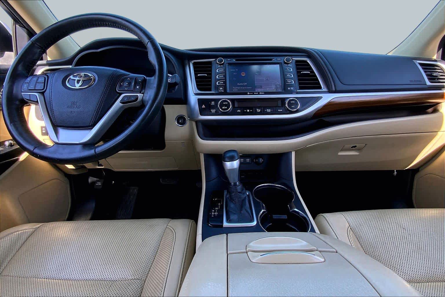 2018 Toyota Highlander photo 15 of 36
