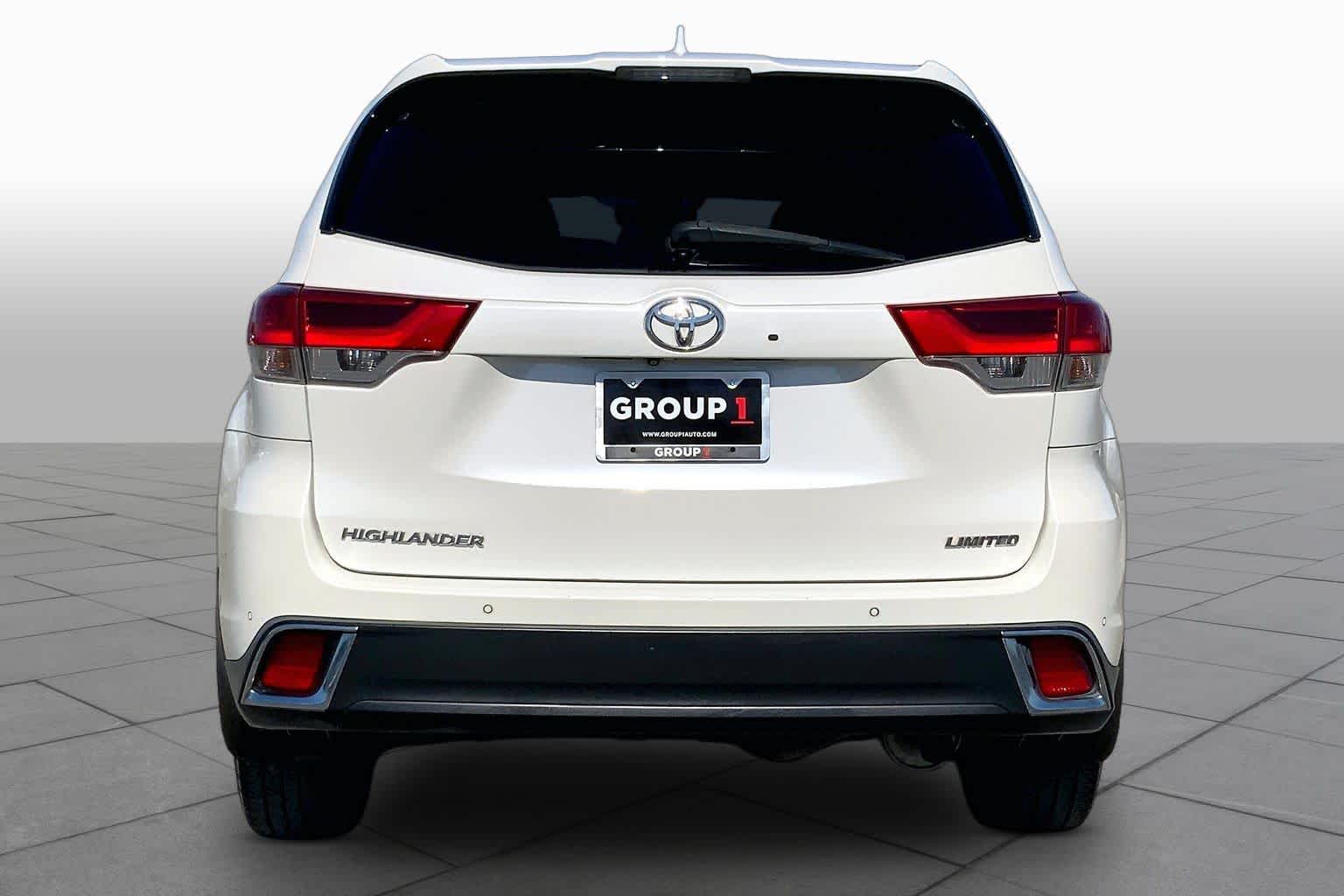 2018 Toyota Highlander photo 5 of 36