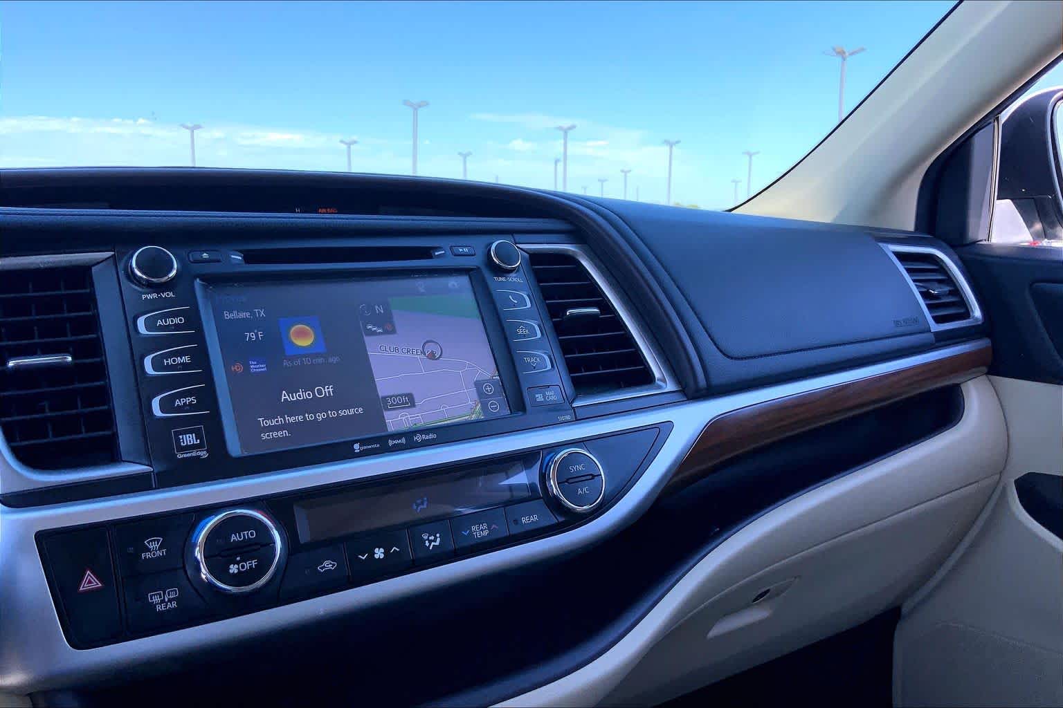 2018 Toyota Highlander photo 35 of 36