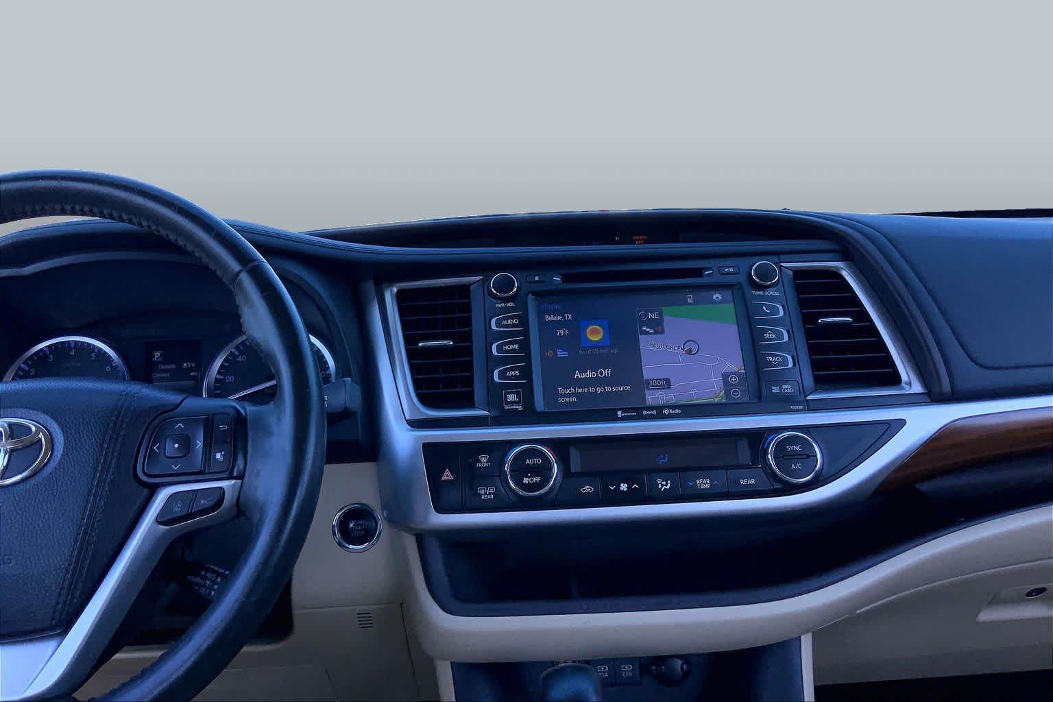 2018 Toyota Highlander photo 7 of 36