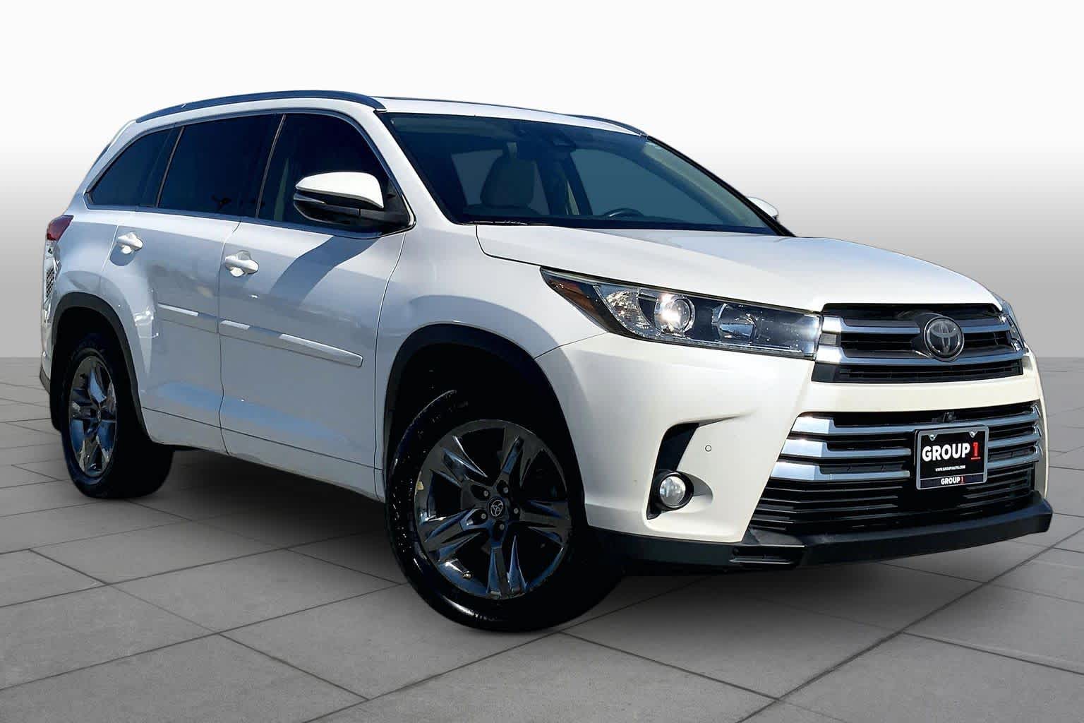 2018 Toyota Highlander photo 3 of 36