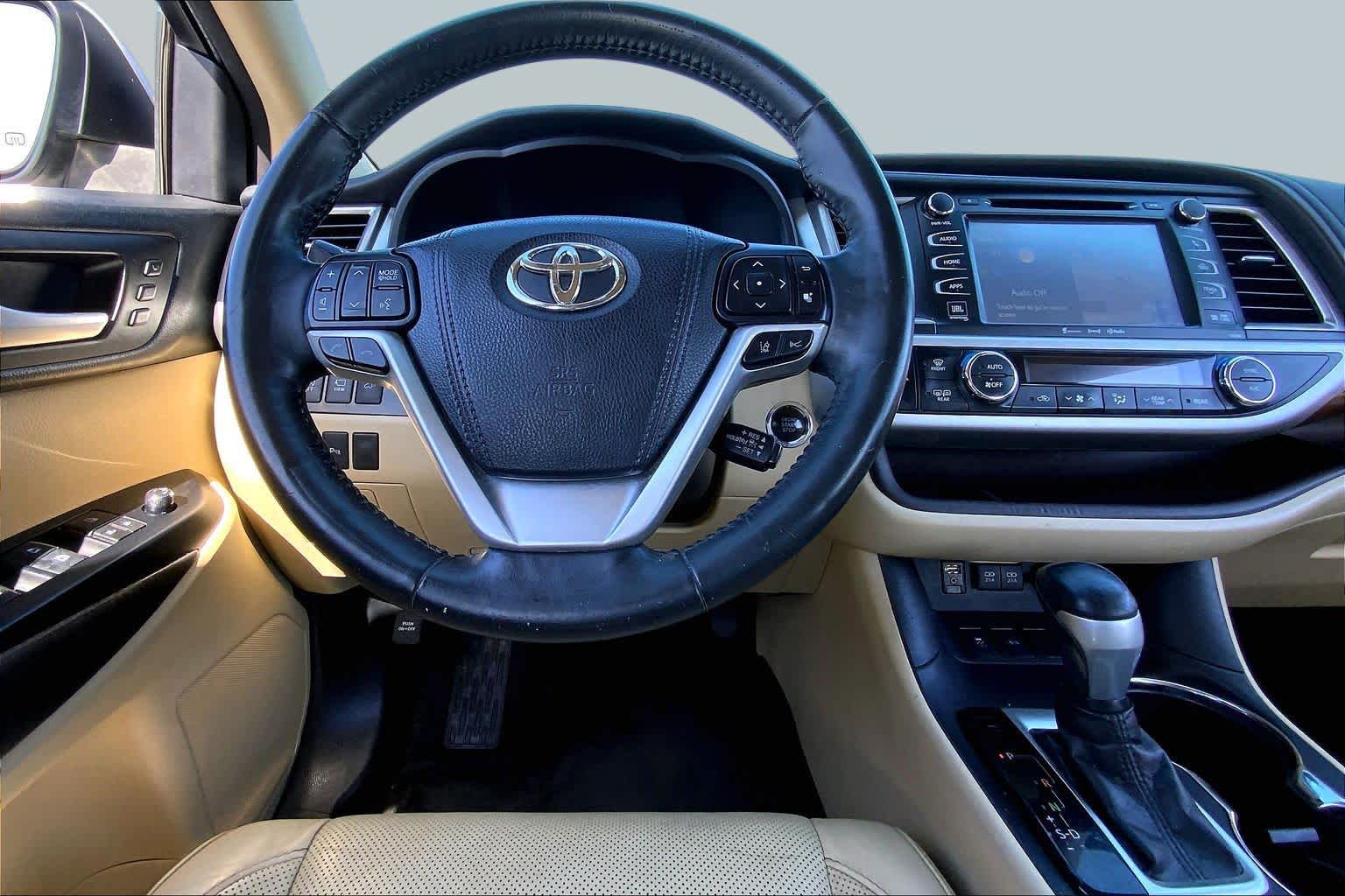 2018 Toyota Highlander photo 6 of 36