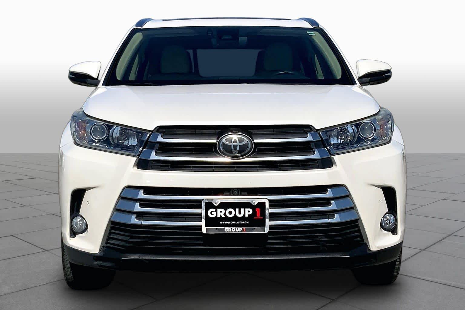 2018 Toyota Highlander photo 4 of 36