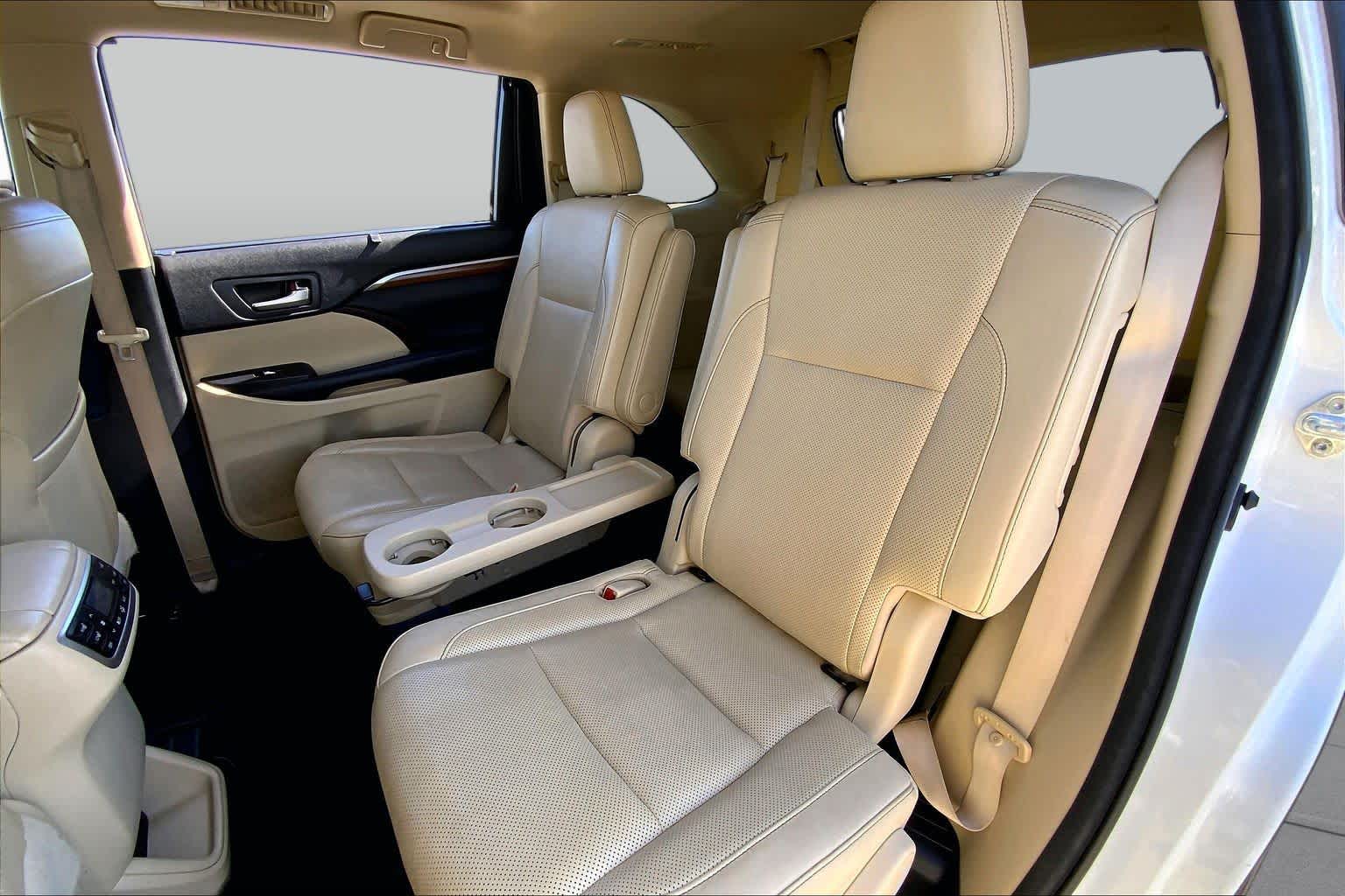 2018 Toyota Highlander photo 20 of 36