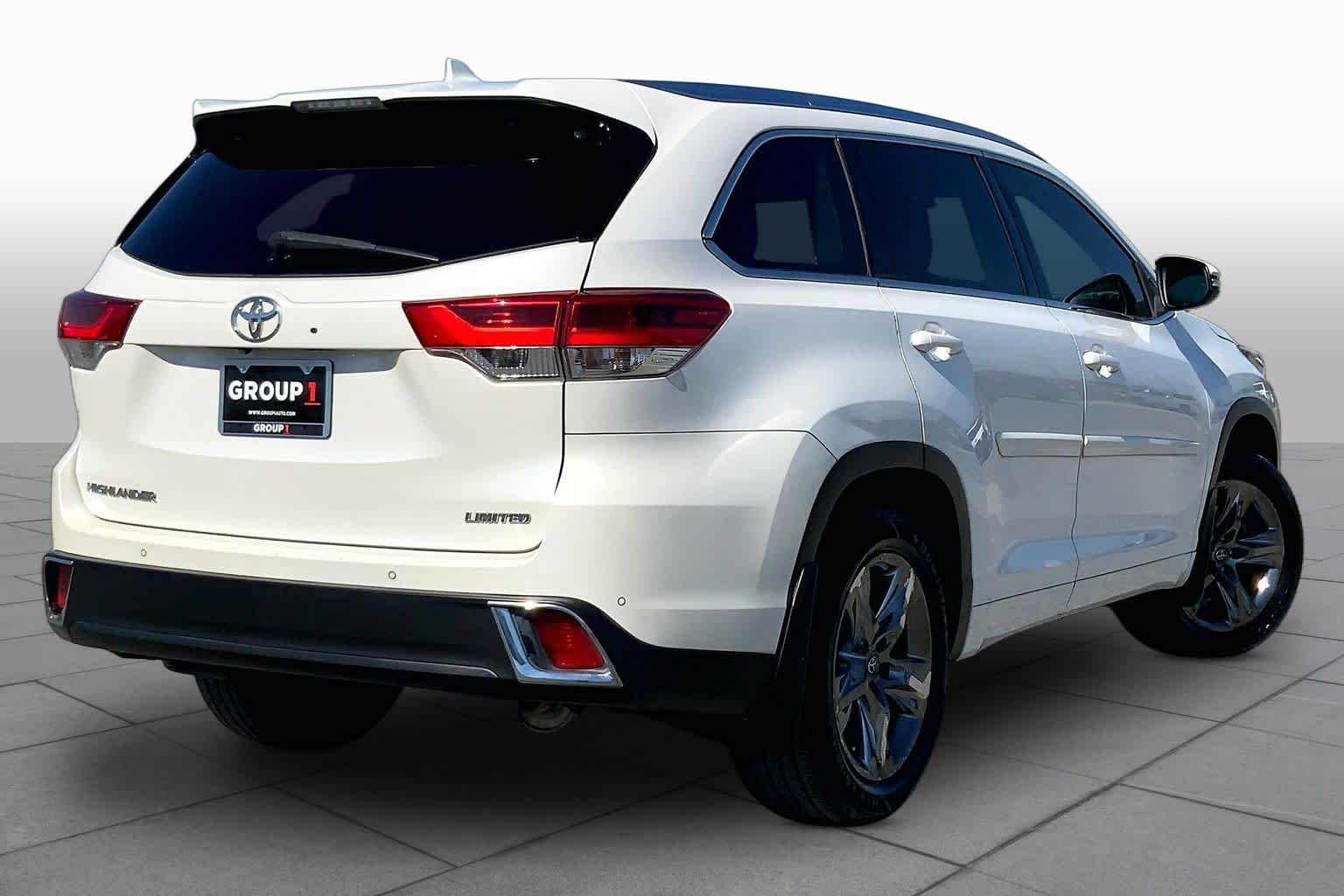 2018 Toyota Highlander photo 13 of 36