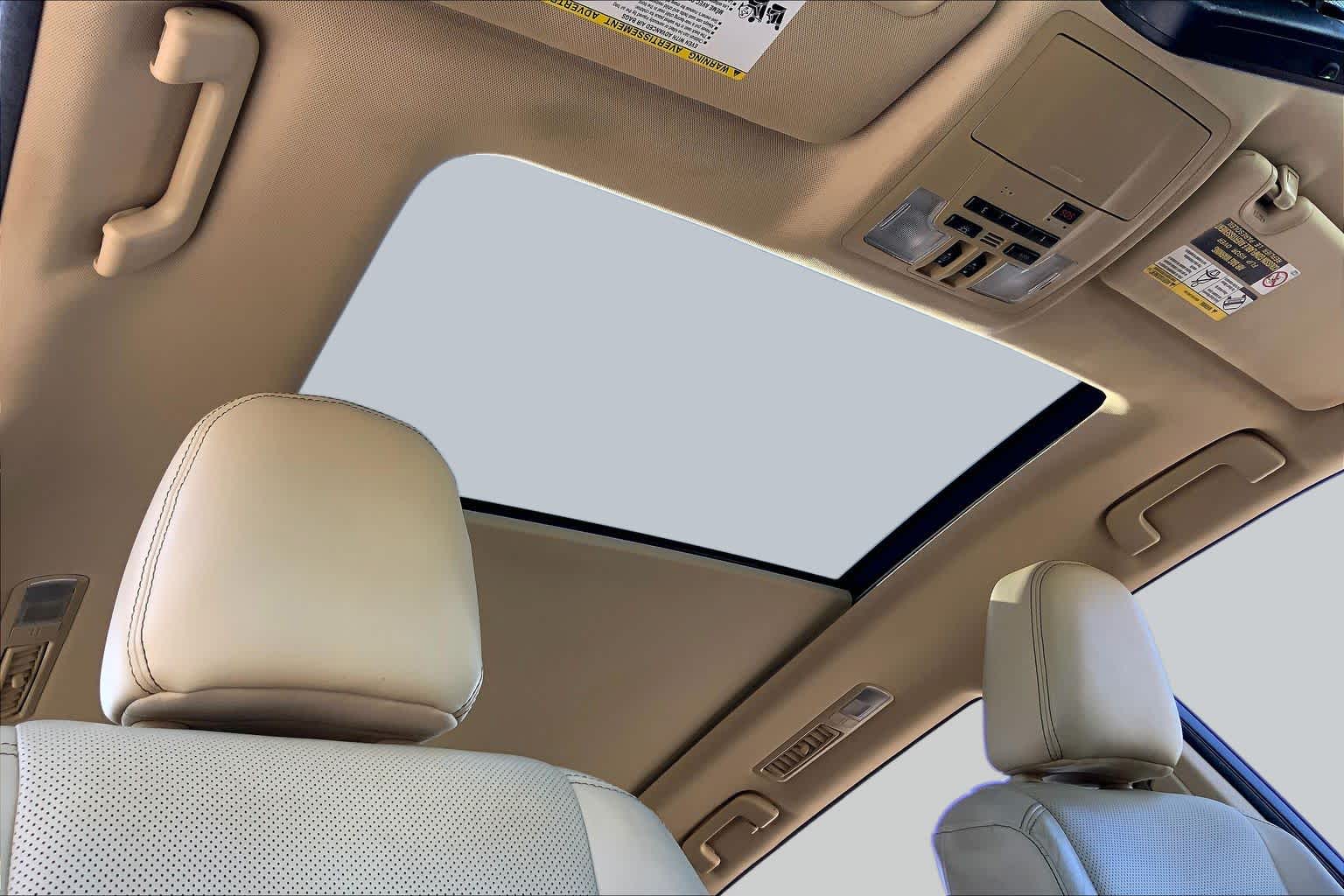 2018 Toyota Highlander photo 14 of 36