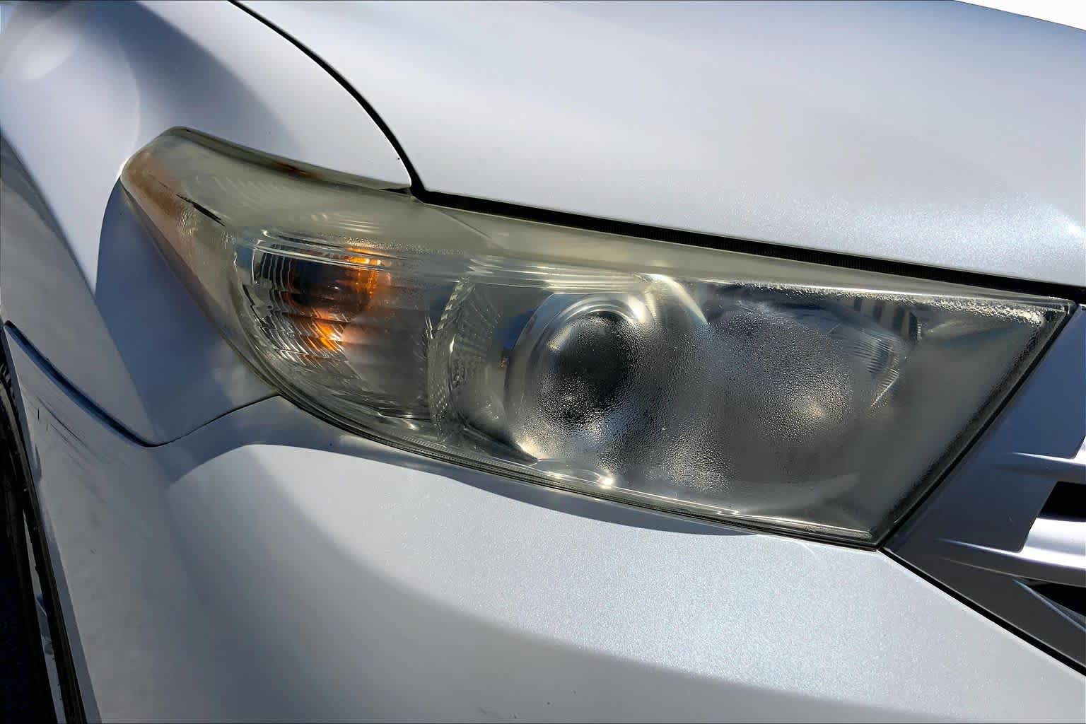 2012 Toyota Highlander  Blizzard Pearl at Mac Haik Ford