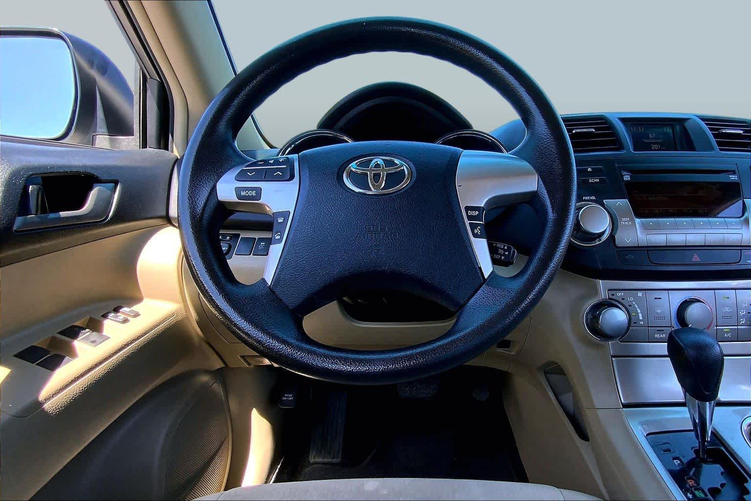2012 Toyota Highlander  Blizzard Pearl at Mac Haik Ford