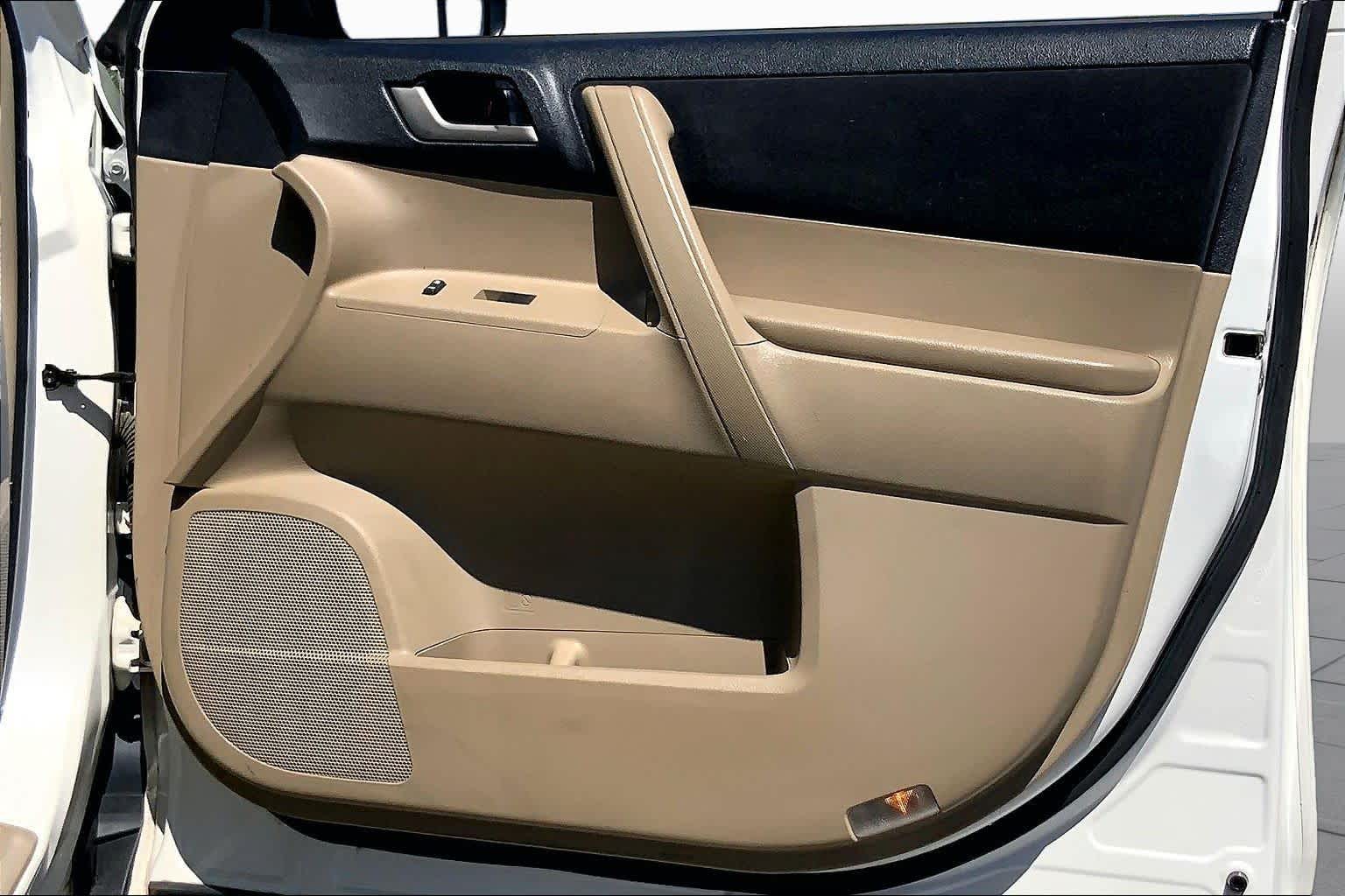 2012 Toyota Highlander  Blizzard Pearl at Mac Haik Ford