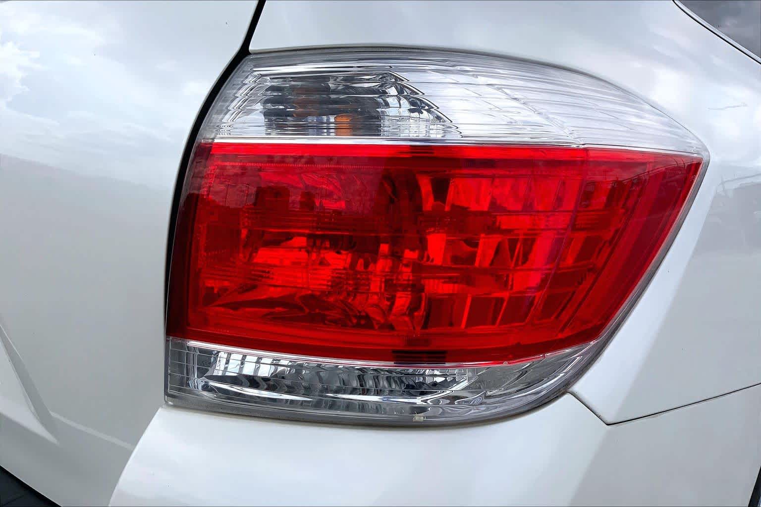 2012 Toyota Highlander photo 10 of 35