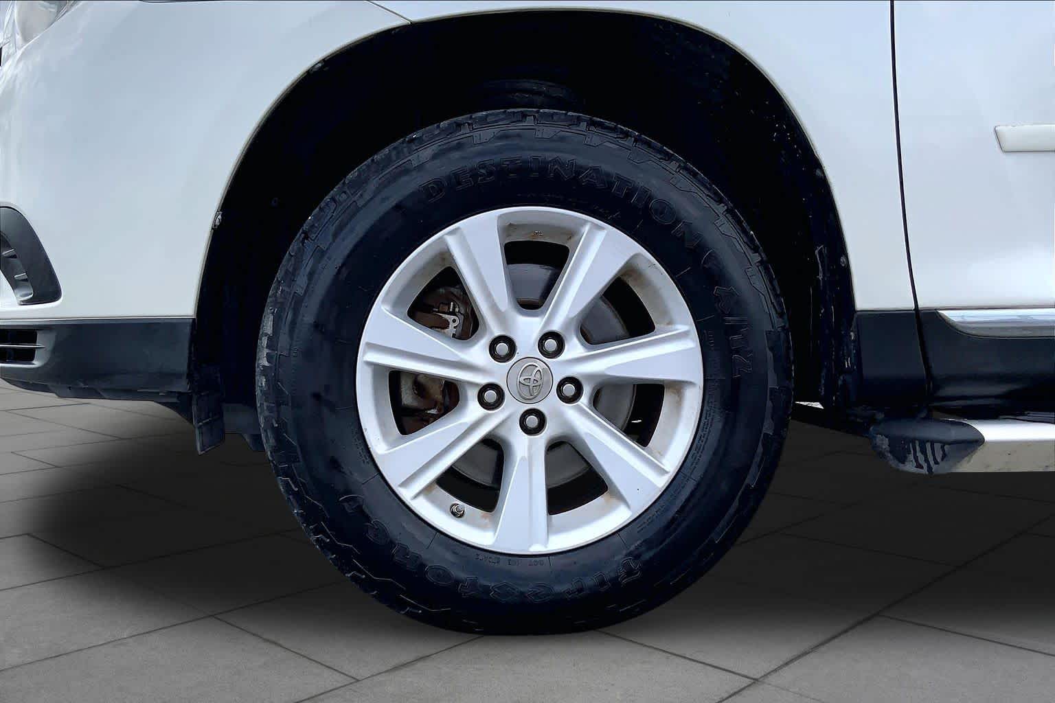 2012 Toyota Highlander photo 11 of 35