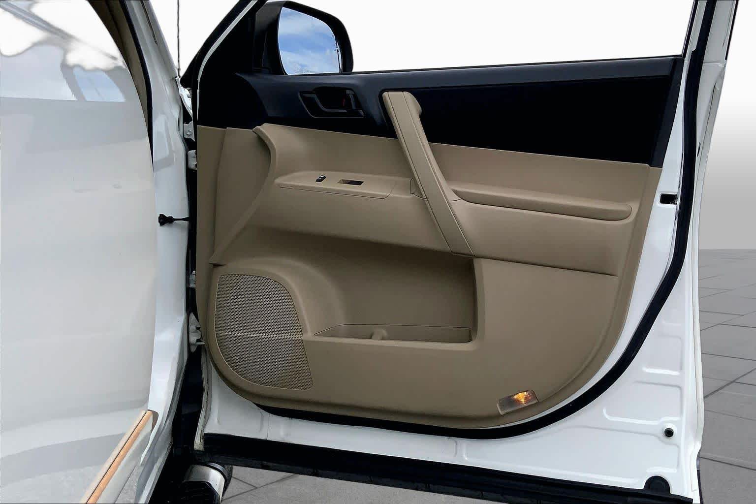 2012 Toyota Highlander photo 22 of 35