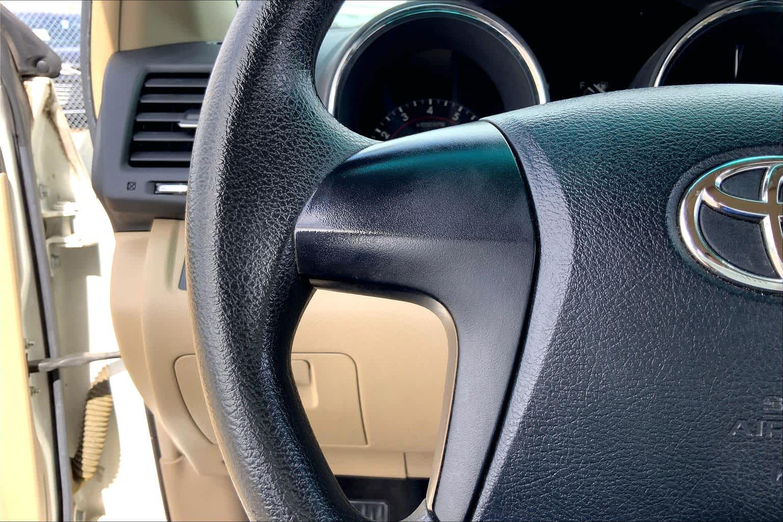 2012 Toyota Highlander photo 23 of 35