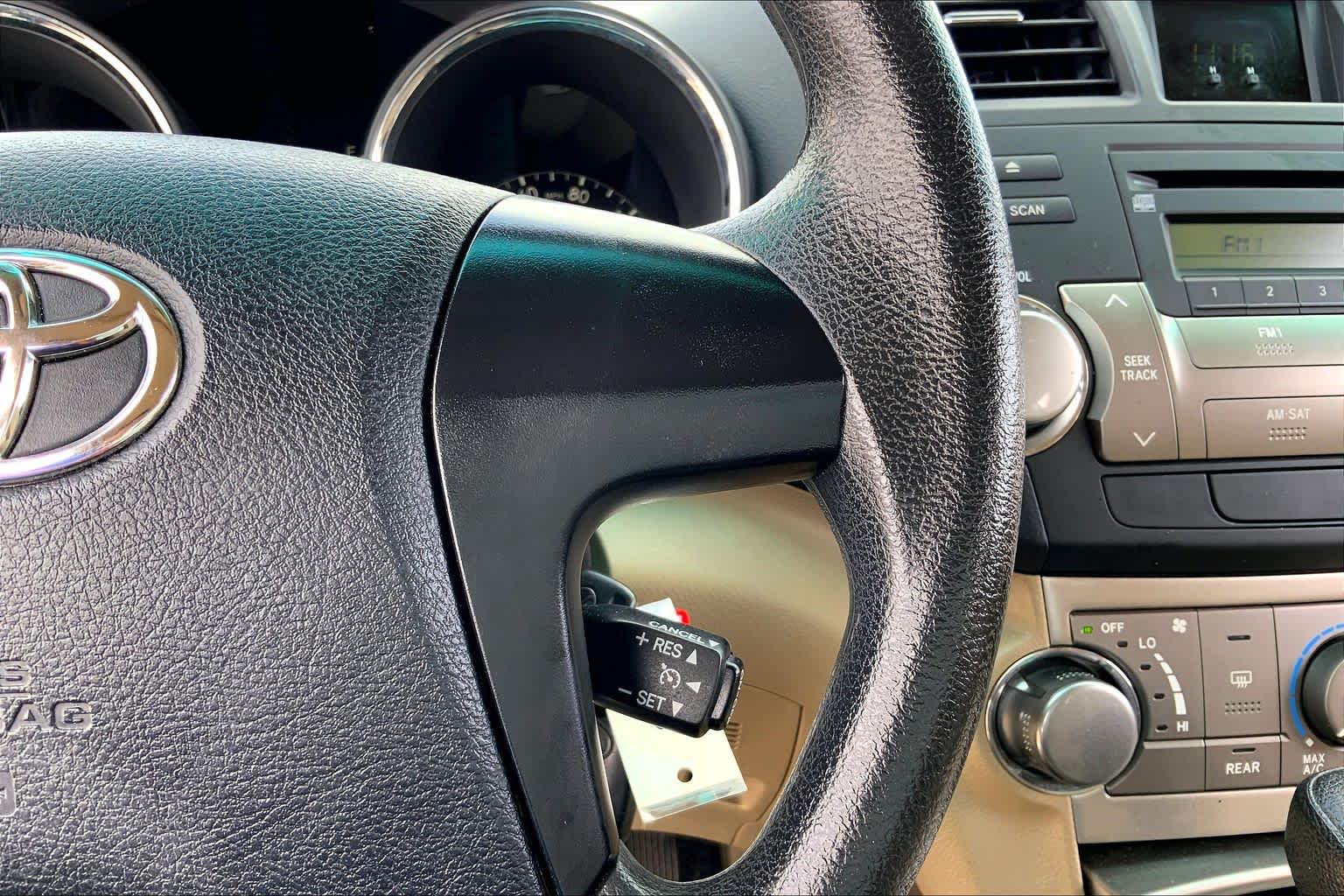 2012 Toyota Highlander photo 24 of 35