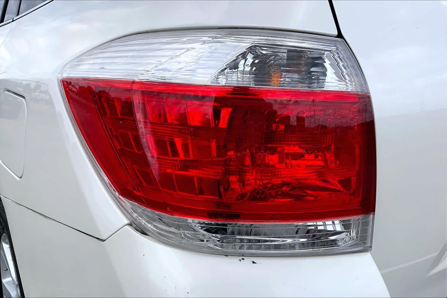2012 Toyota Highlander photo 27 of 35