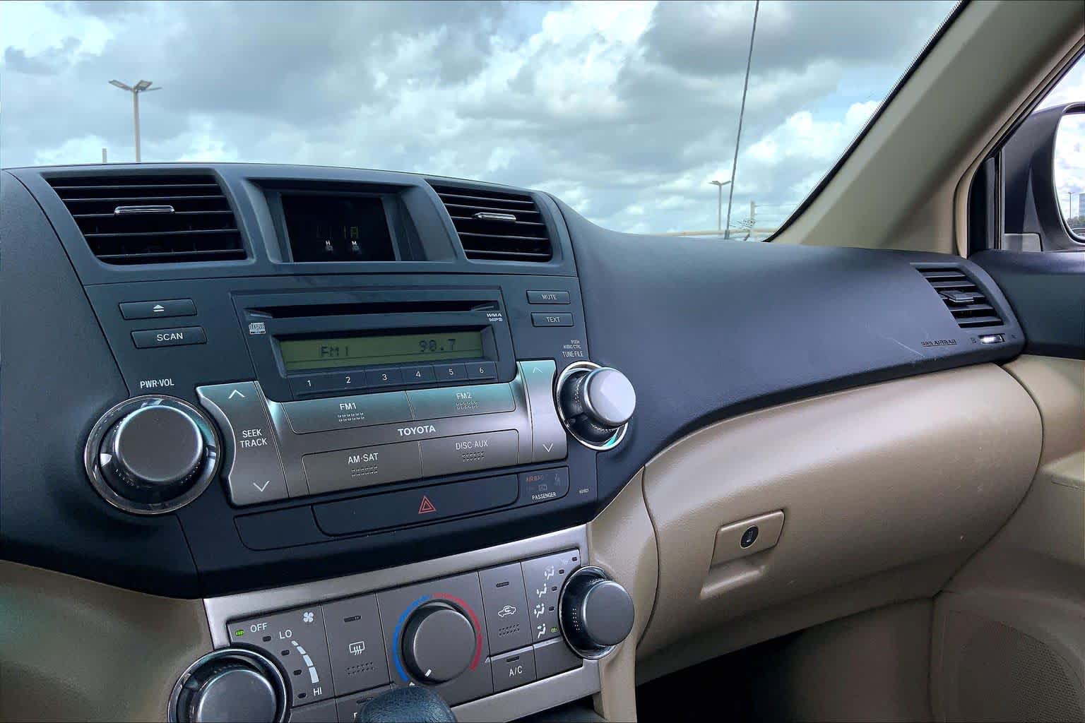 2012 Toyota Highlander photo 34 of 35