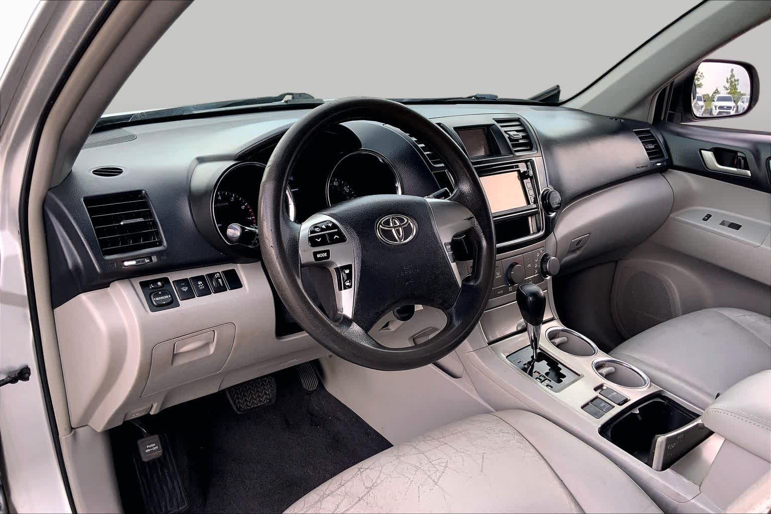 2013 Toyota Highlander Plus Classic Silver Metallic at Ron Craft Chevrolet Cadillac
