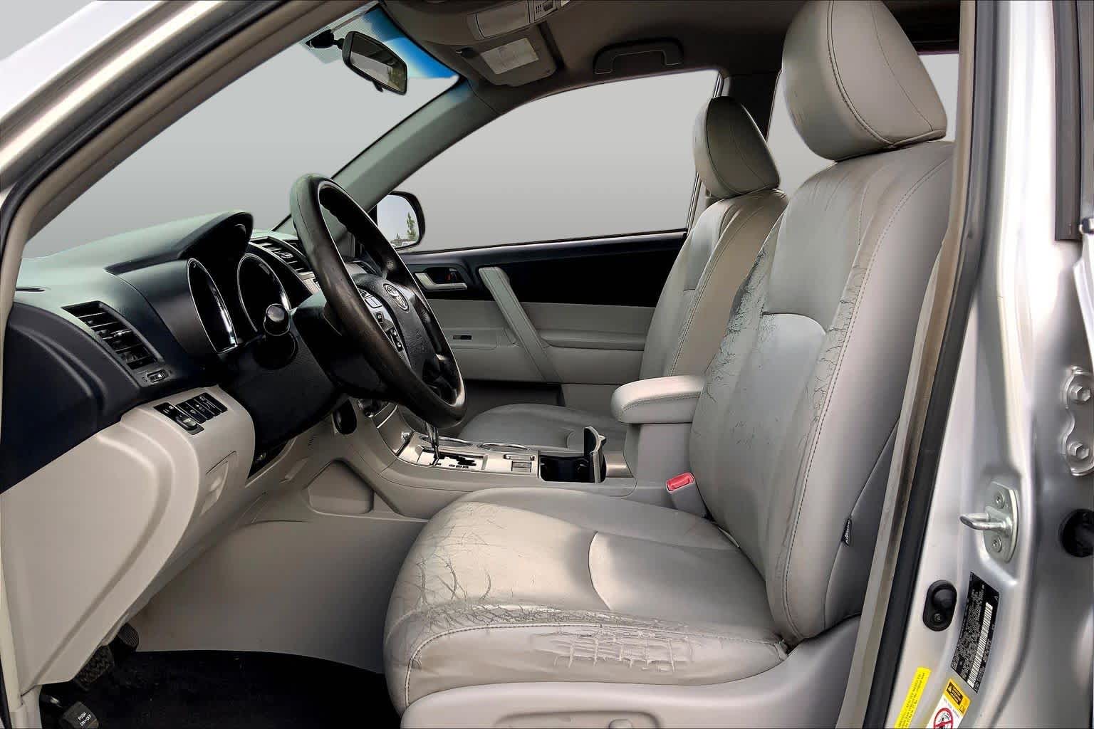 2013 Toyota Highlander Plus Classic Silver Metallic at Ron Craft Chevrolet Cadillac
