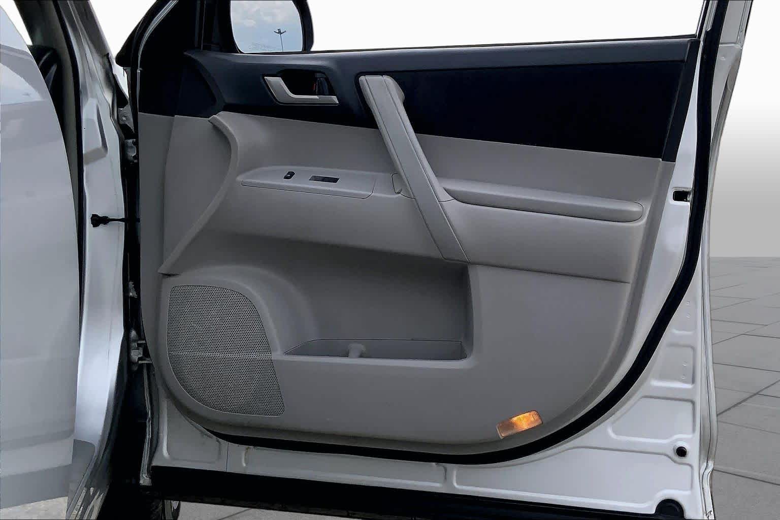 2013 Toyota Highlander Plus Classic Silver Metallic at Ron Craft Chevrolet Cadillac