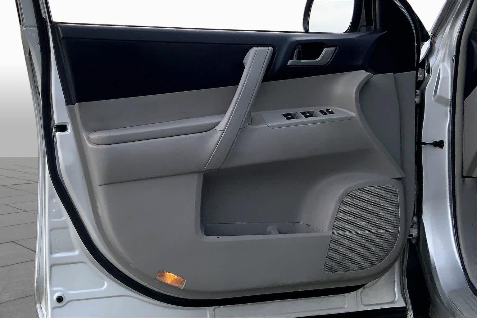 2013 Toyota Highlander Plus Classic Silver Metallic at Ron Craft Chevrolet Cadillac