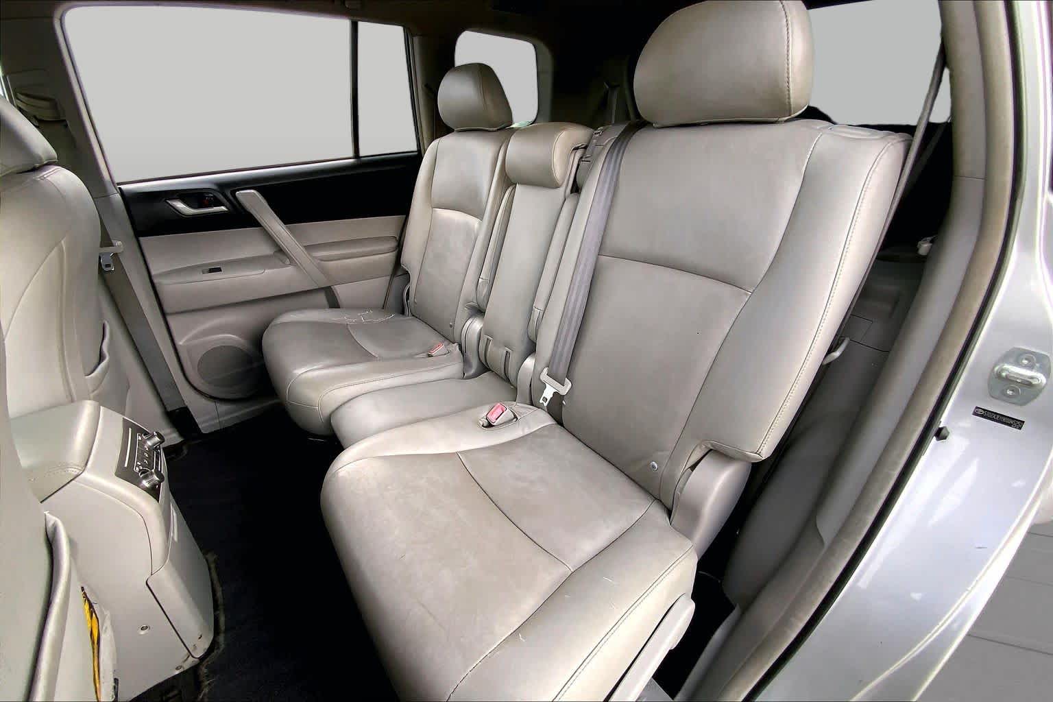 2013 Toyota Highlander Plus Classic Silver Metallic at Ron Craft Chevrolet Cadillac