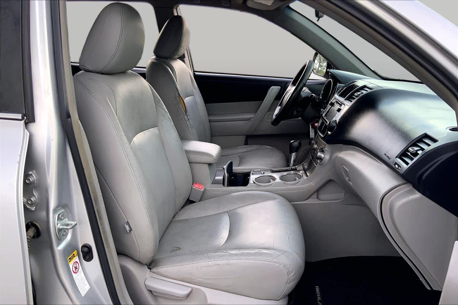2013 Toyota Highlander Plus Classic Silver Metallic at Ron Craft Chevrolet Cadillac