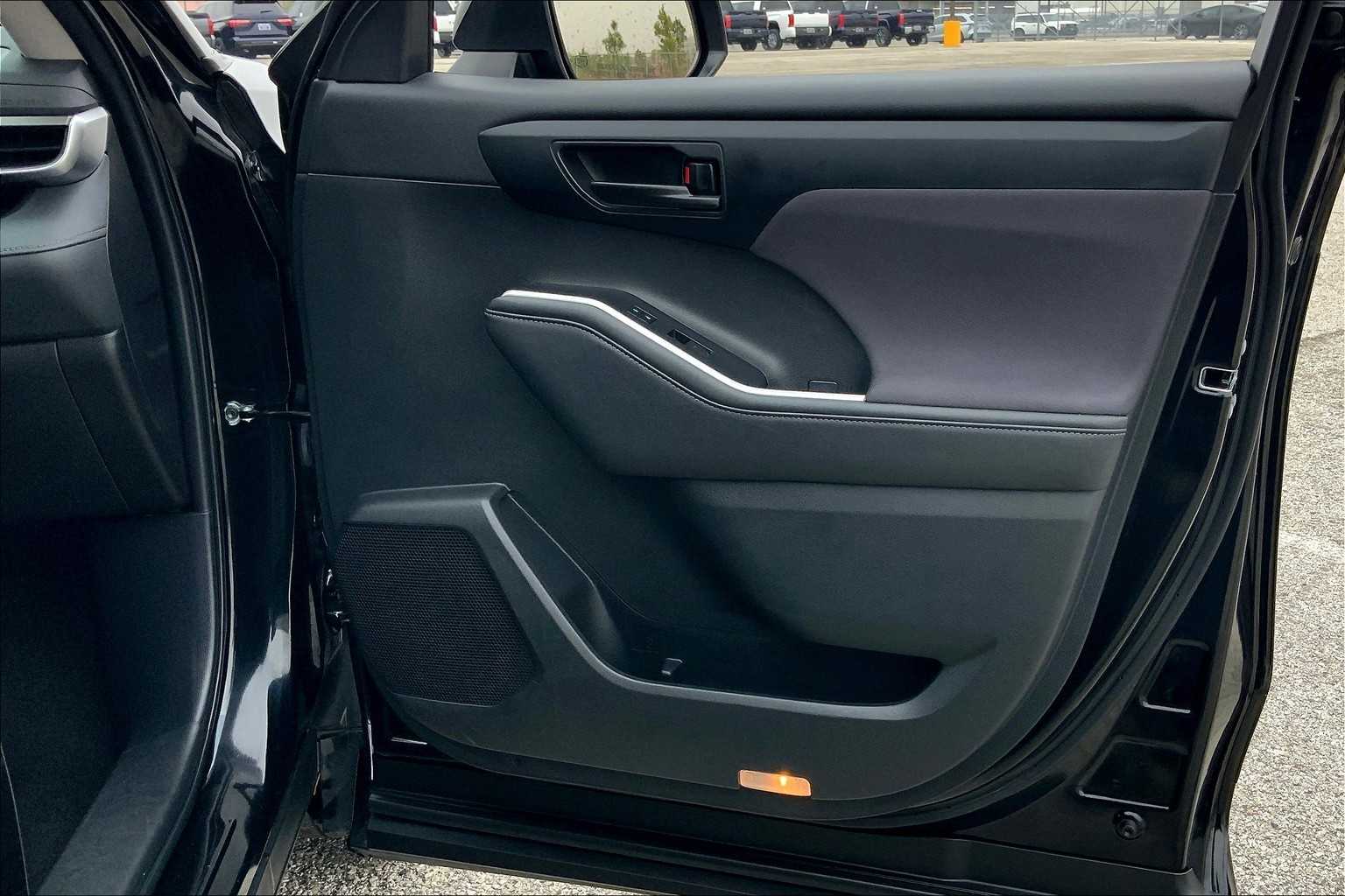 2023 Toyota Highlander Hybrid LE Midnight Black Metallic at Group 1 Toyota Southwest