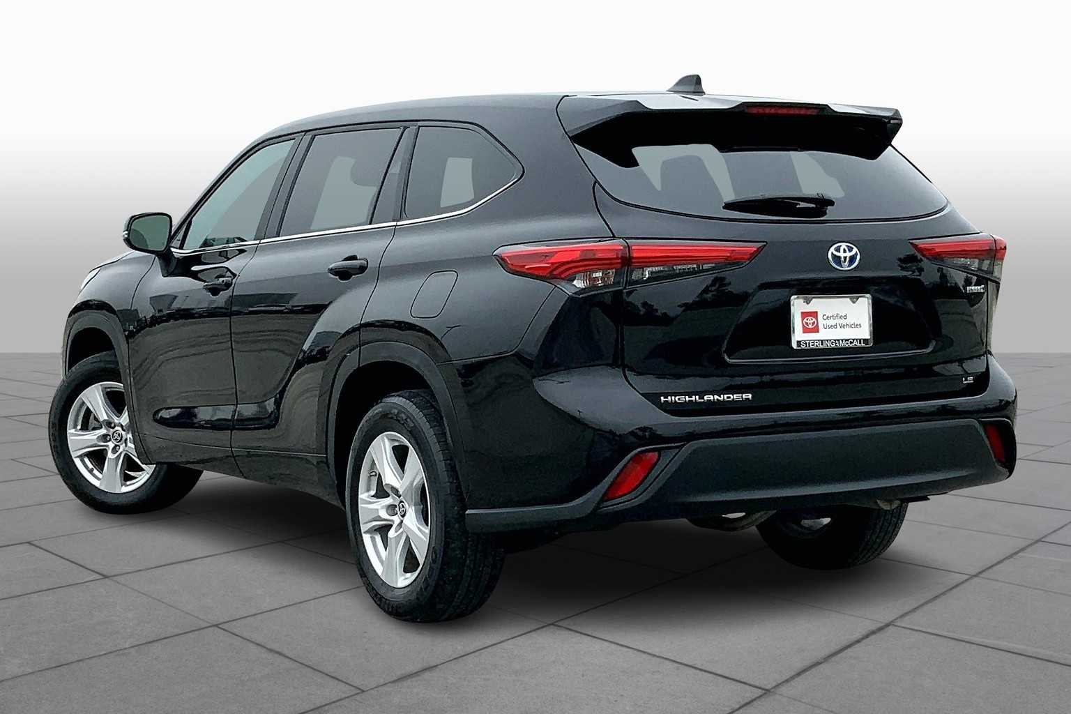 2023 Toyota Highlander Hybrid LE Midnight Black Metallic at Group 1 Toyota Southwest
