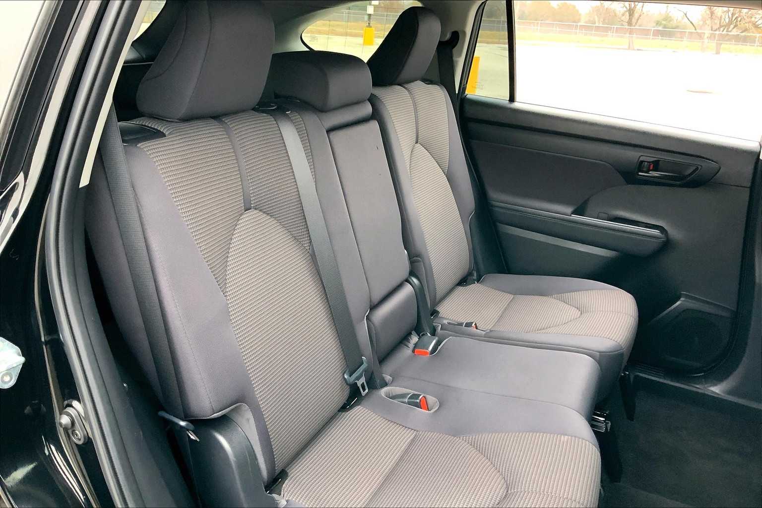 2023 Toyota Highlander Hybrid LE Midnight Black Metallic at Group 1 Toyota Southwest