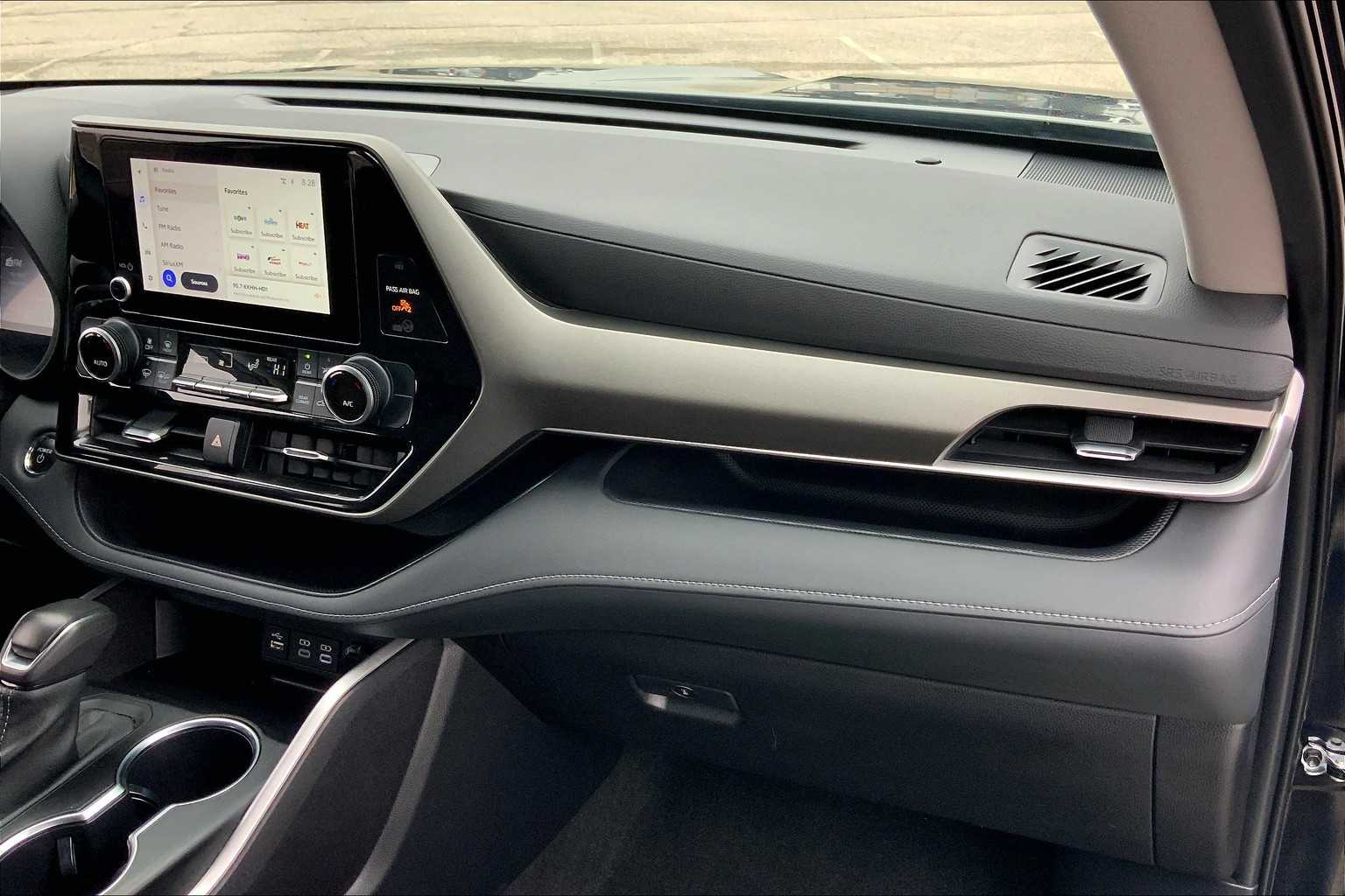 2023 Toyota Highlander Hybrid LE Midnight Black Metallic at Group 1 Toyota Southwest