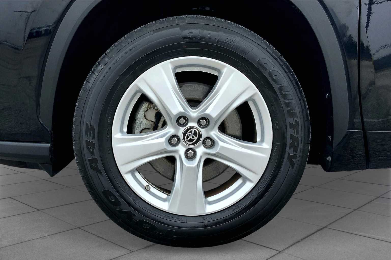 2023 Toyota Highlander Hybrid LE Midnight Black Metallic at Group 1 Toyota Southwest
