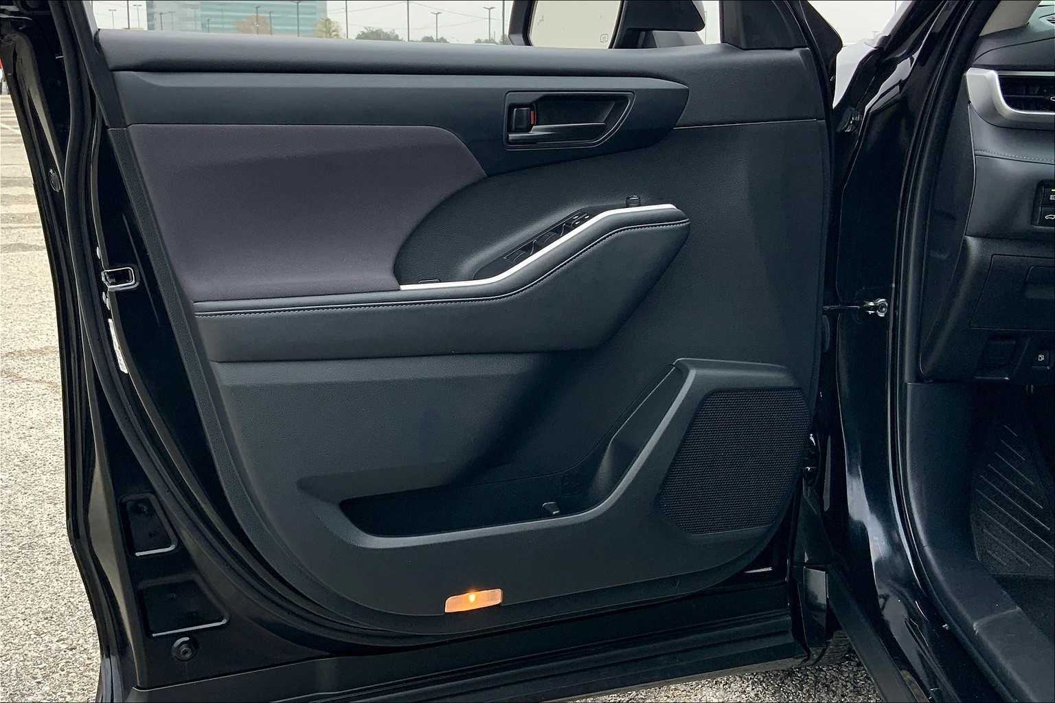 2023 Toyota Highlander Hybrid LE Midnight Black Metallic at Group 1 Toyota Southwest