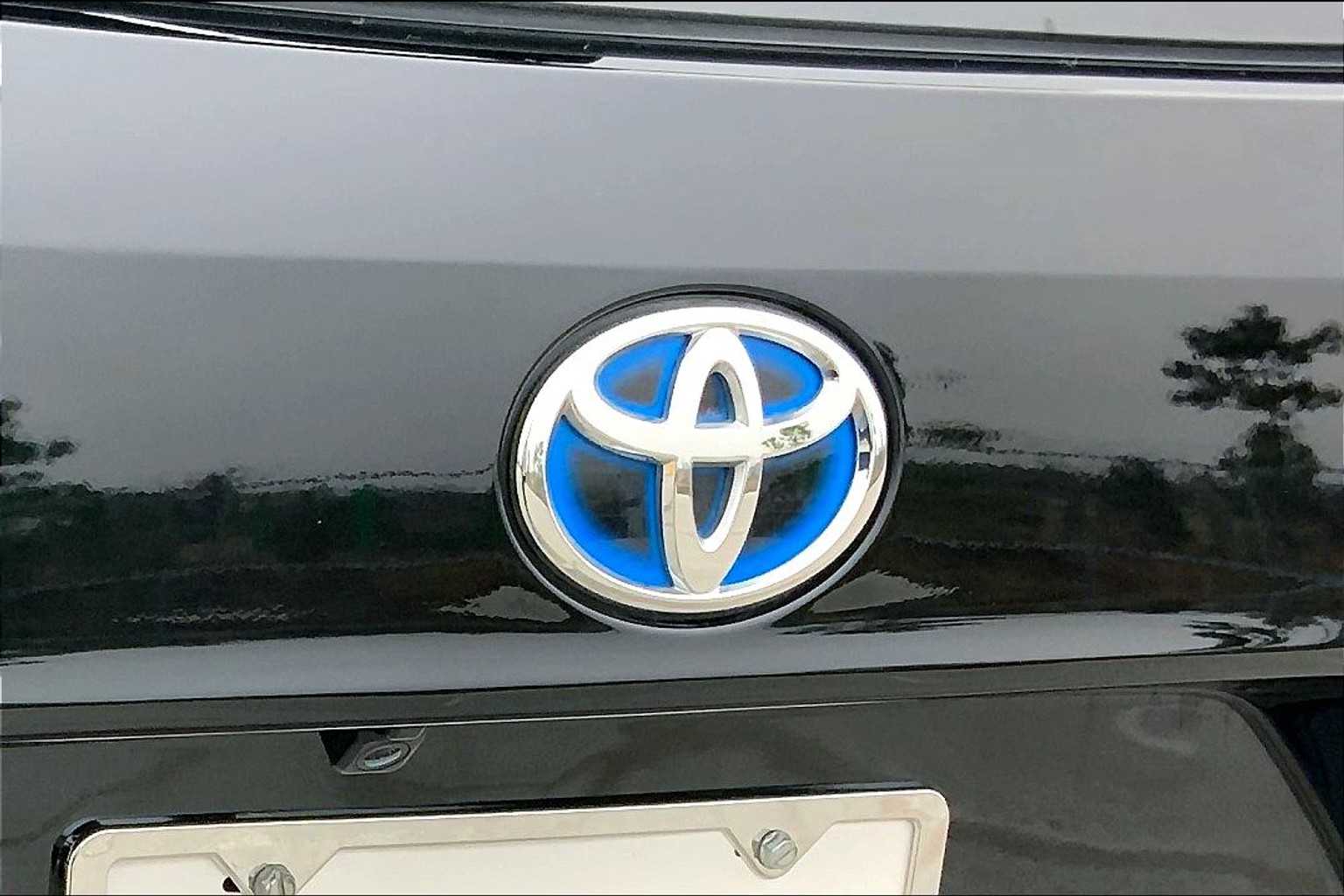 2023 Toyota Highlander Hybrid LE Midnight Black Metallic at Group 1 Toyota Southwest