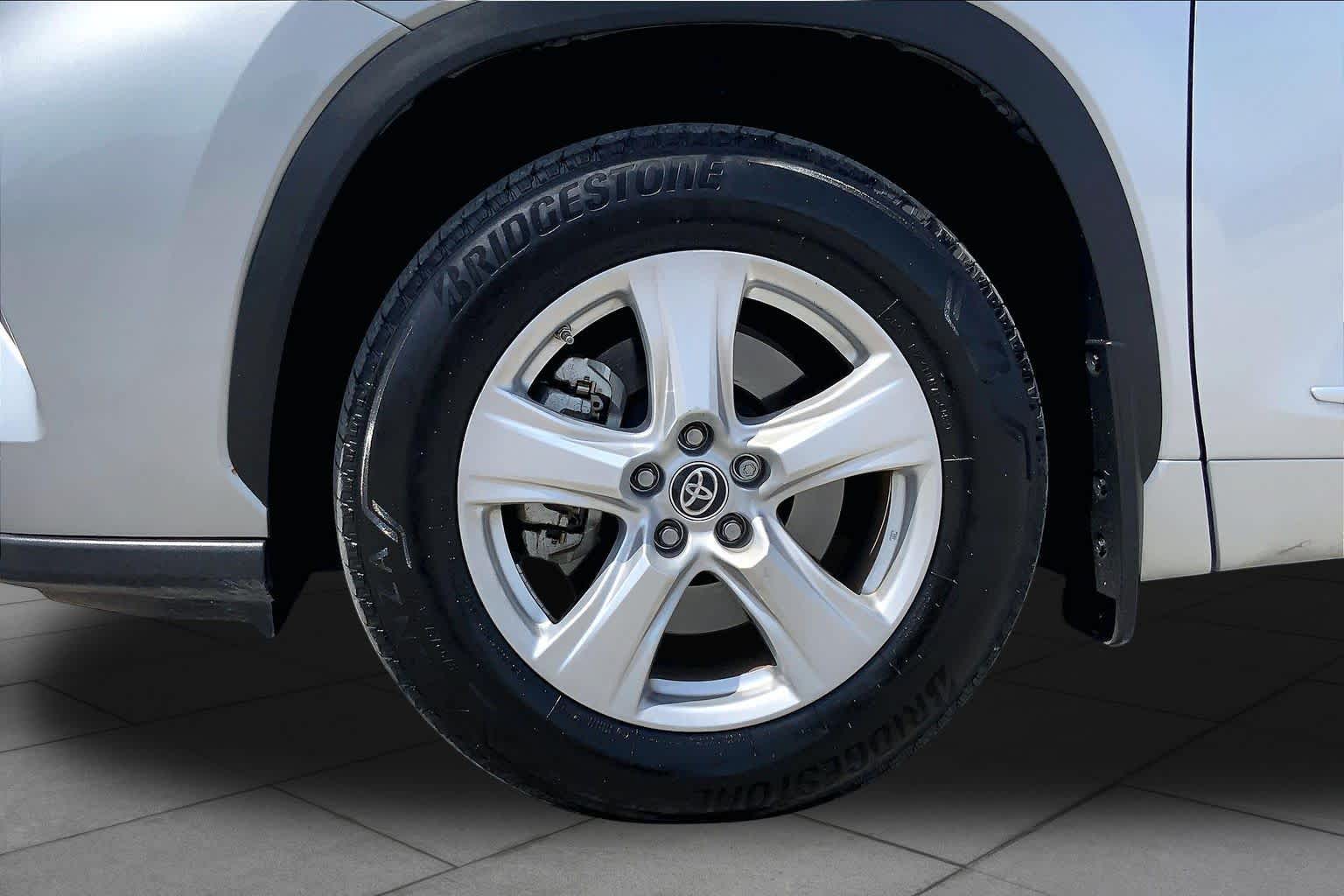 2023 Toyota Highlander Hybrid LE Celestial Silver Metallic at Honda of Clear Lake