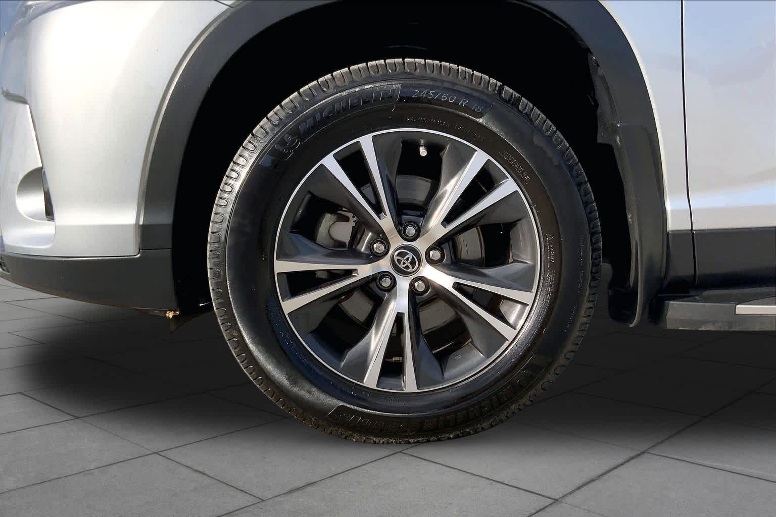 2019 Toyota Highlander LE Celestial Silver Metallic at Mac Haik CDJR North Houston