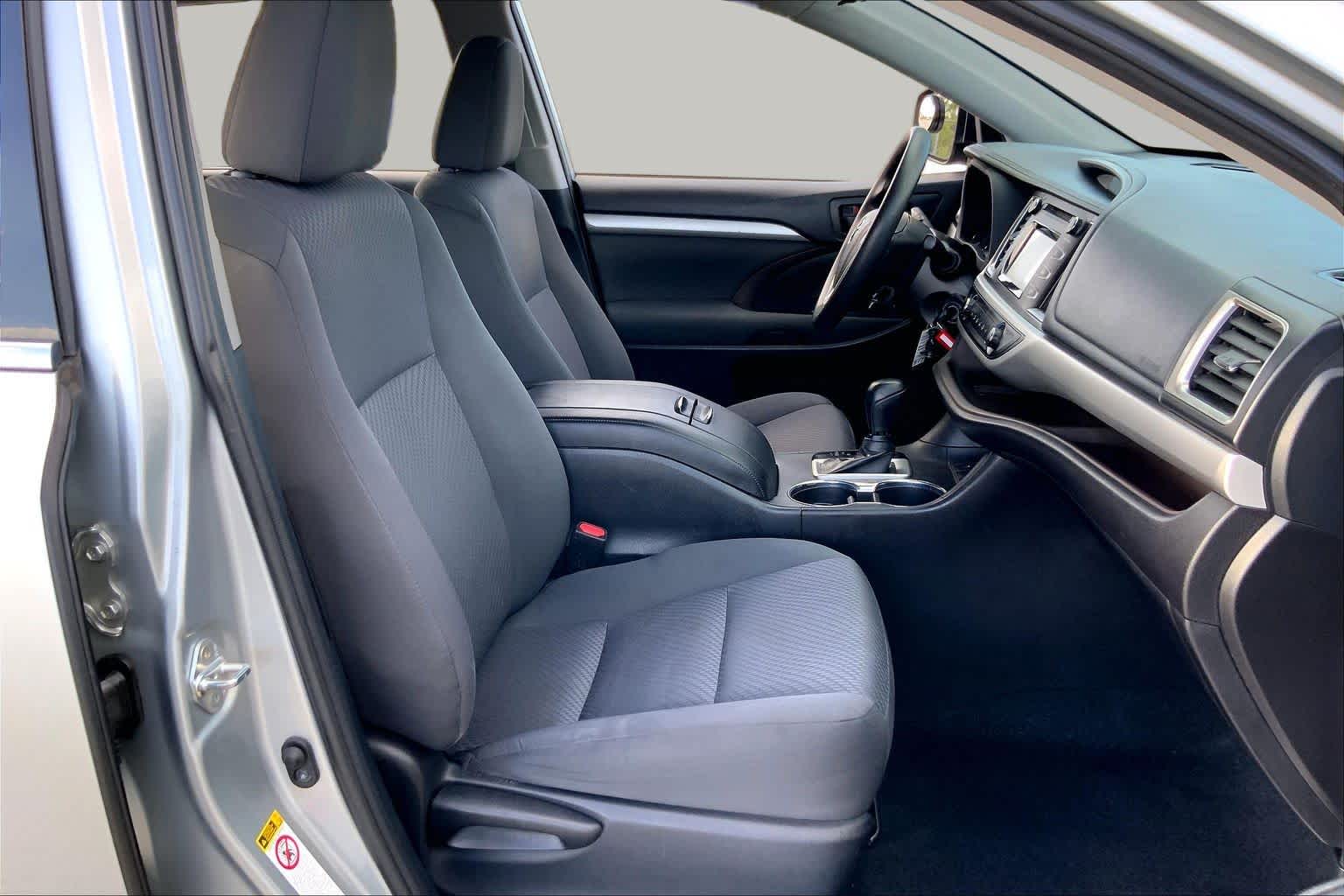 2019 Toyota Highlander LE Celestial Silver Metallic at Mac Haik CDJR North Houston