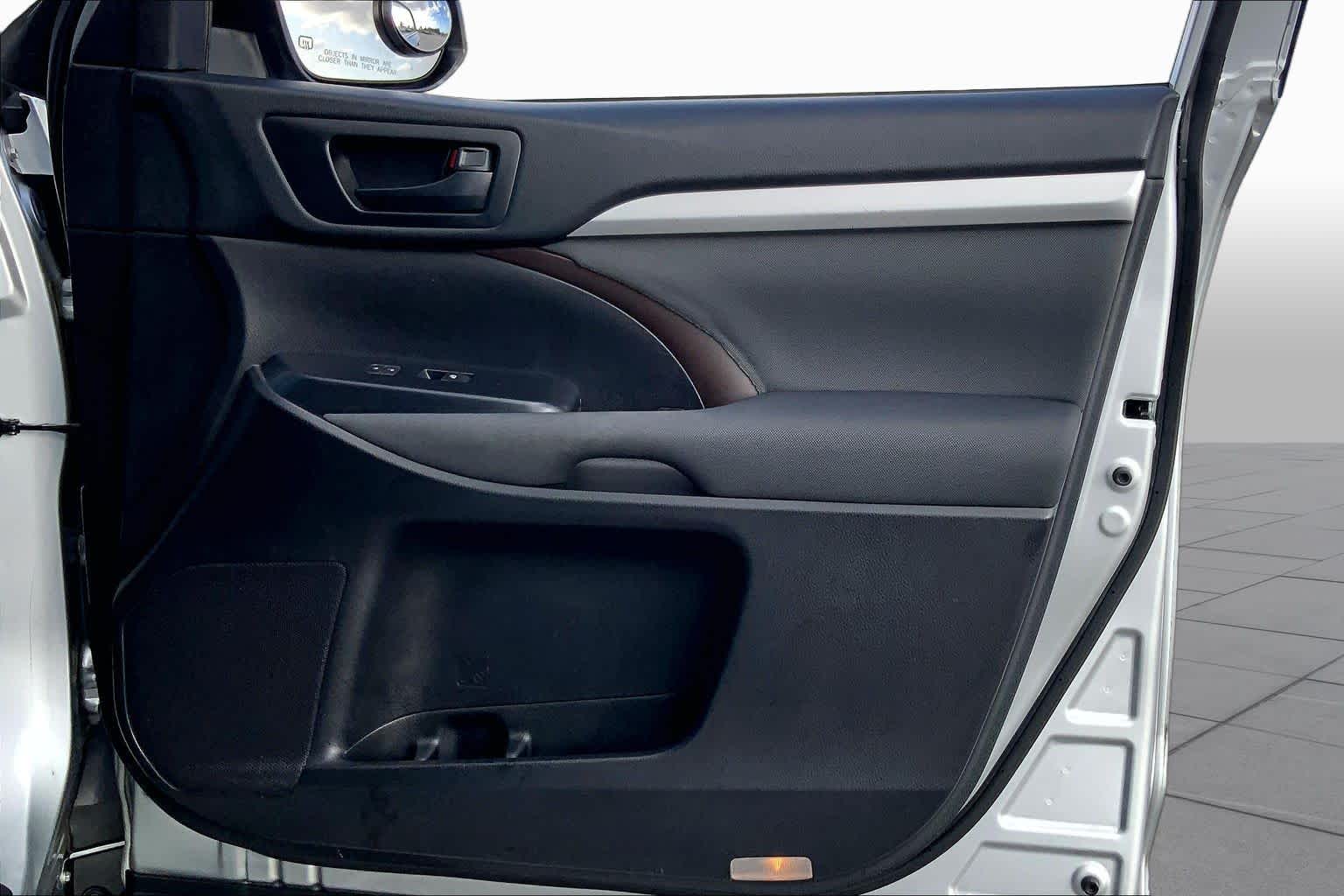 2019 Toyota Highlander LE Celestial Silver Metallic at Mac Haik CDJR North Houston