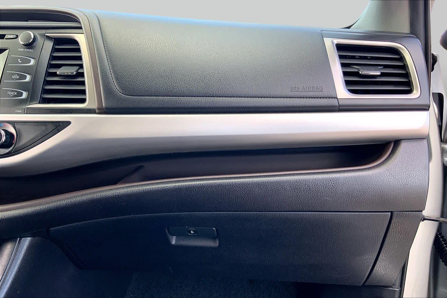 2019 Toyota Highlander LE Celestial Silver Metallic at Mac Haik CDJR North Houston