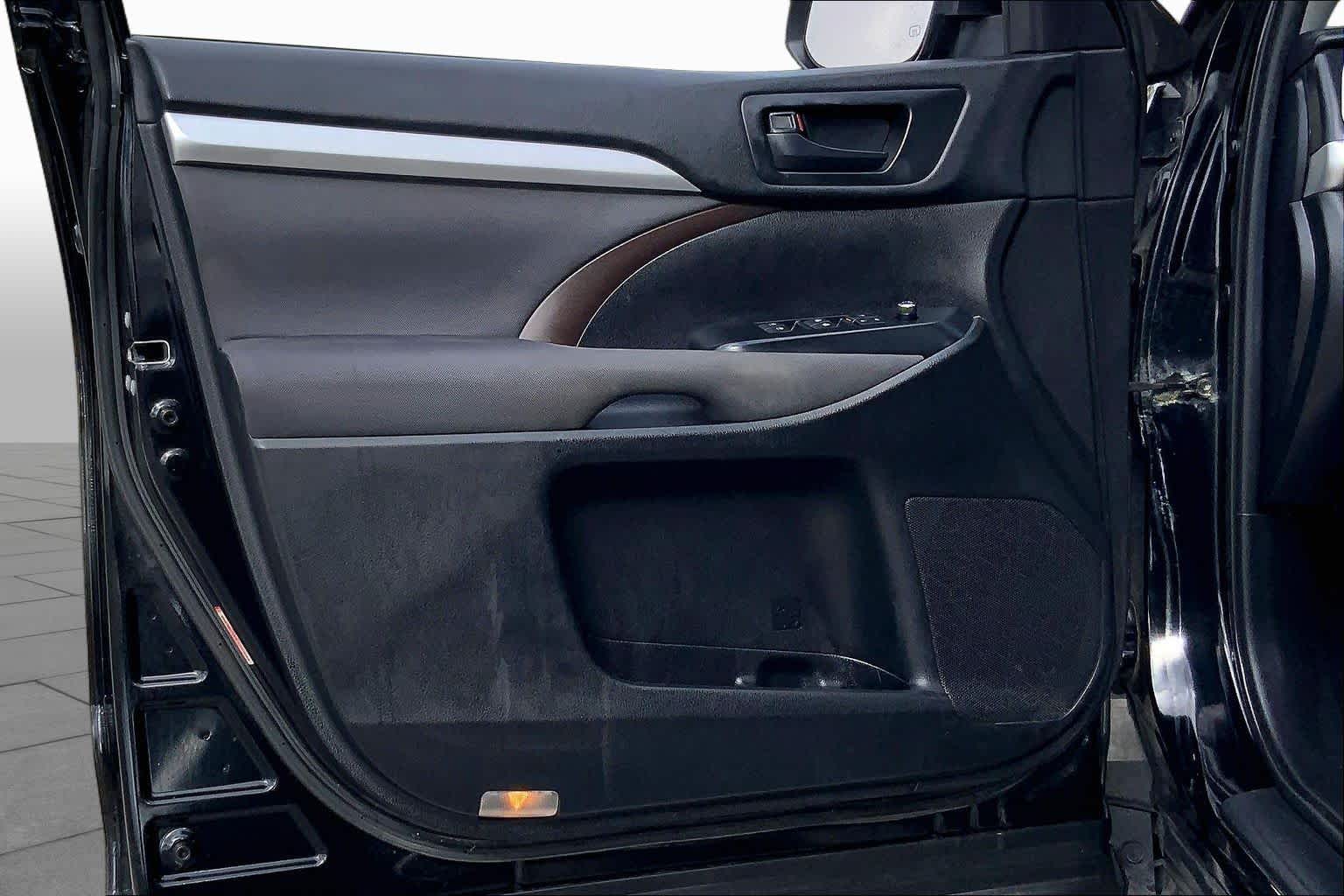 2019 Toyota Highlander LE Midnight Black Metallic at HGreg Houston