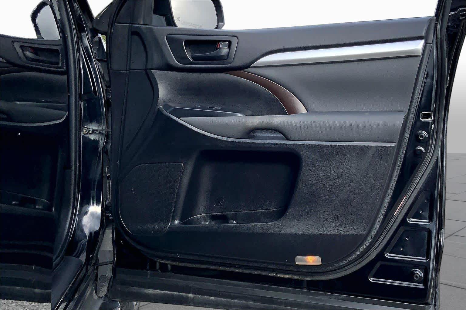 2019 Toyota Highlander LE Midnight Black Metallic at HGreg Houston