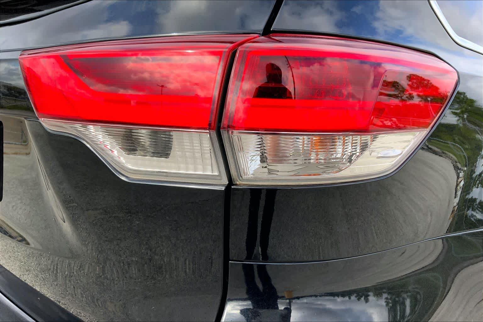 2019 Toyota Highlander LE Midnight Black Metallic at HGreg Houston