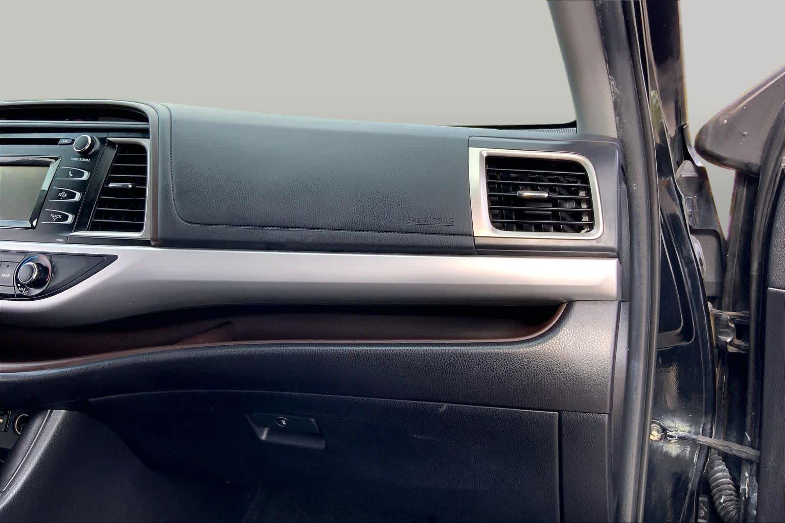 2019 Toyota Highlander LE Midnight Black Metallic at HGreg Houston