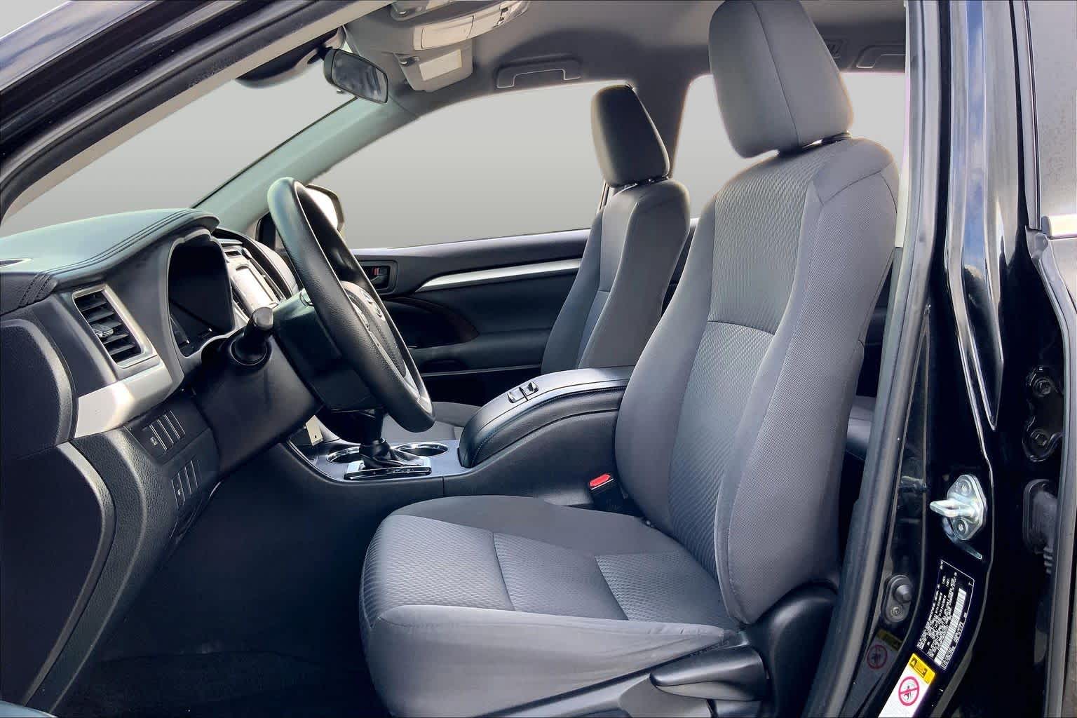 2019 Toyota Highlander LE Midnight Black Metallic at HGreg Houston
