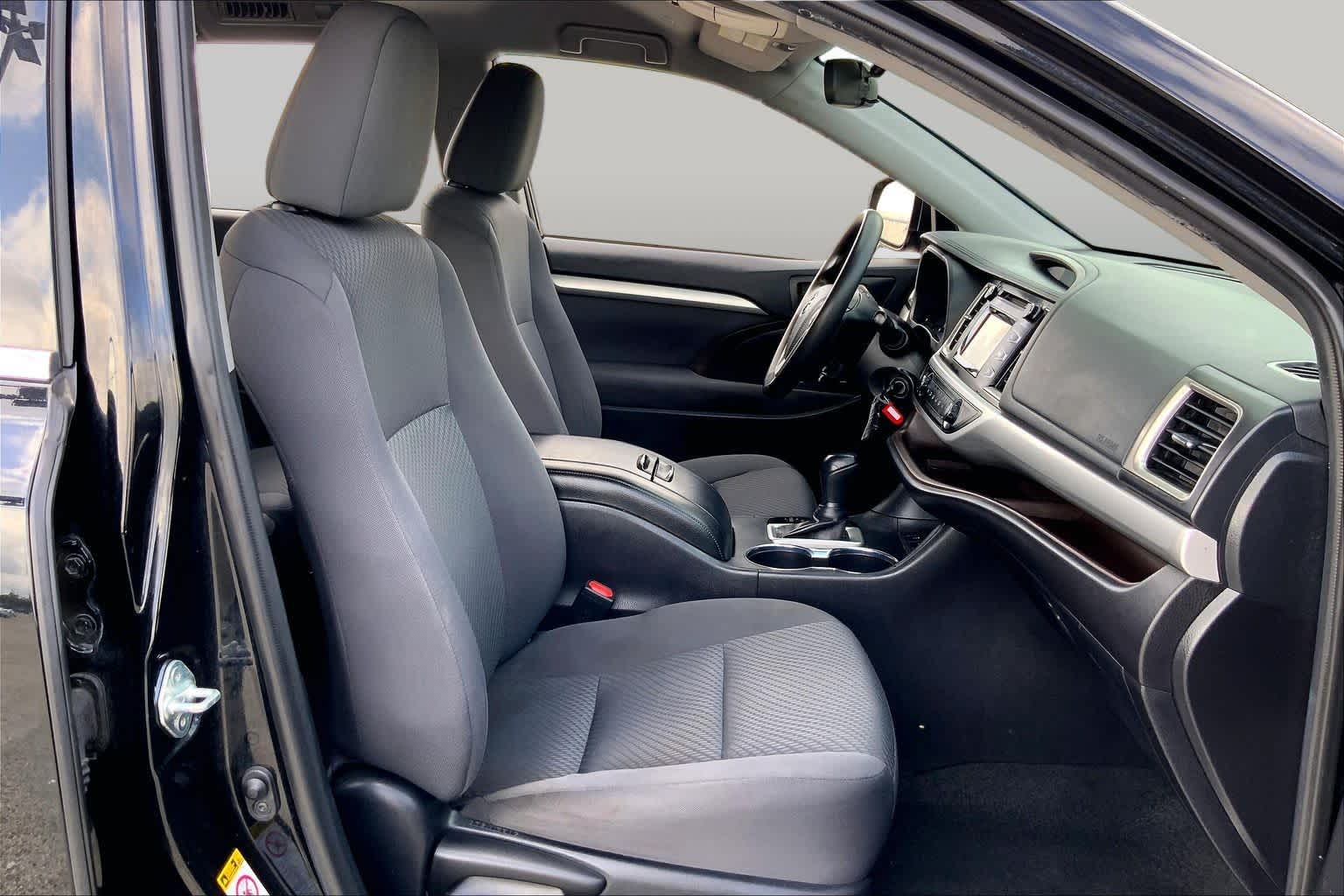 2019 Toyota Highlander LE Midnight Black Metallic at HGreg Houston