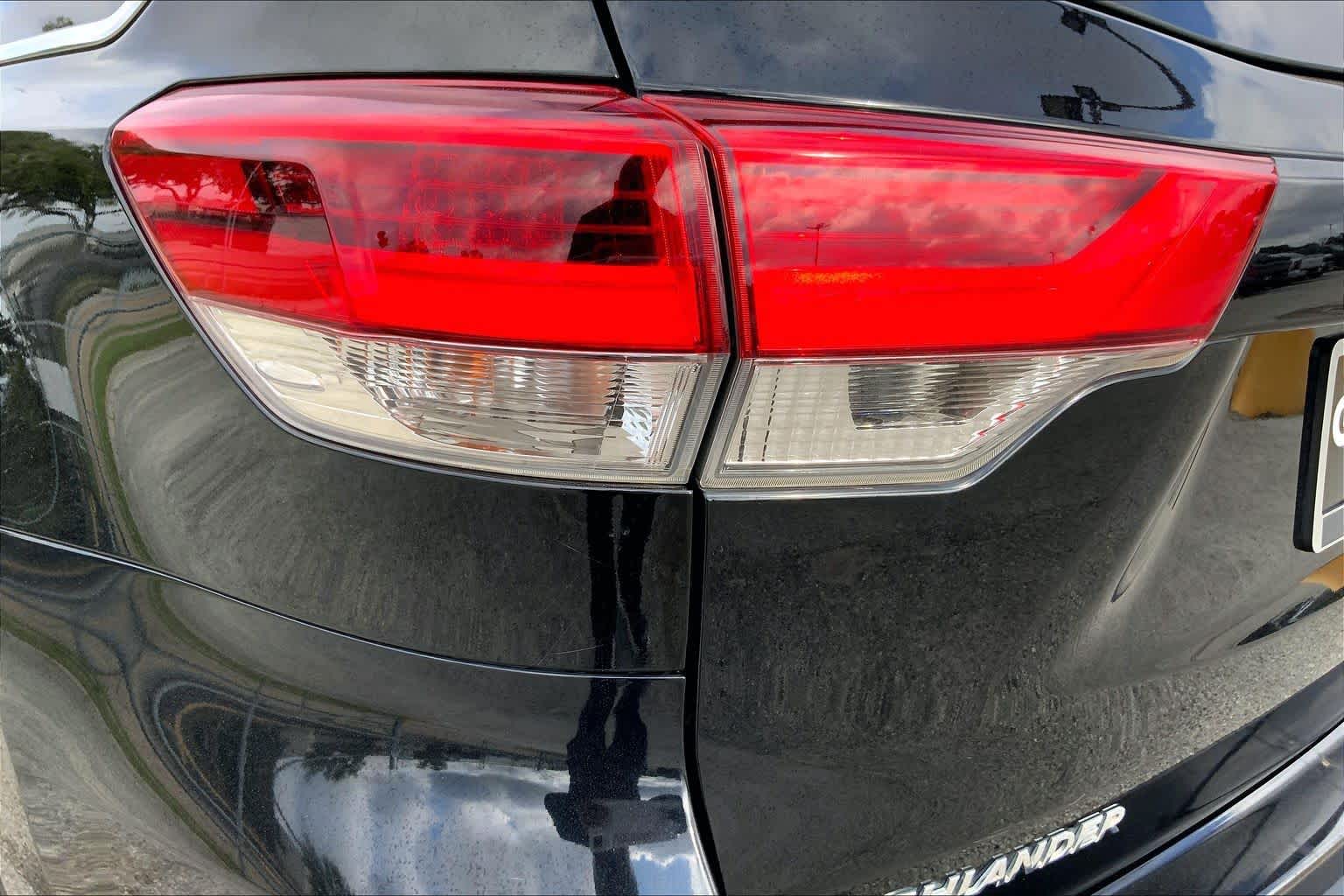2019 Toyota Highlander LE Midnight Black Metallic at HGreg Houston