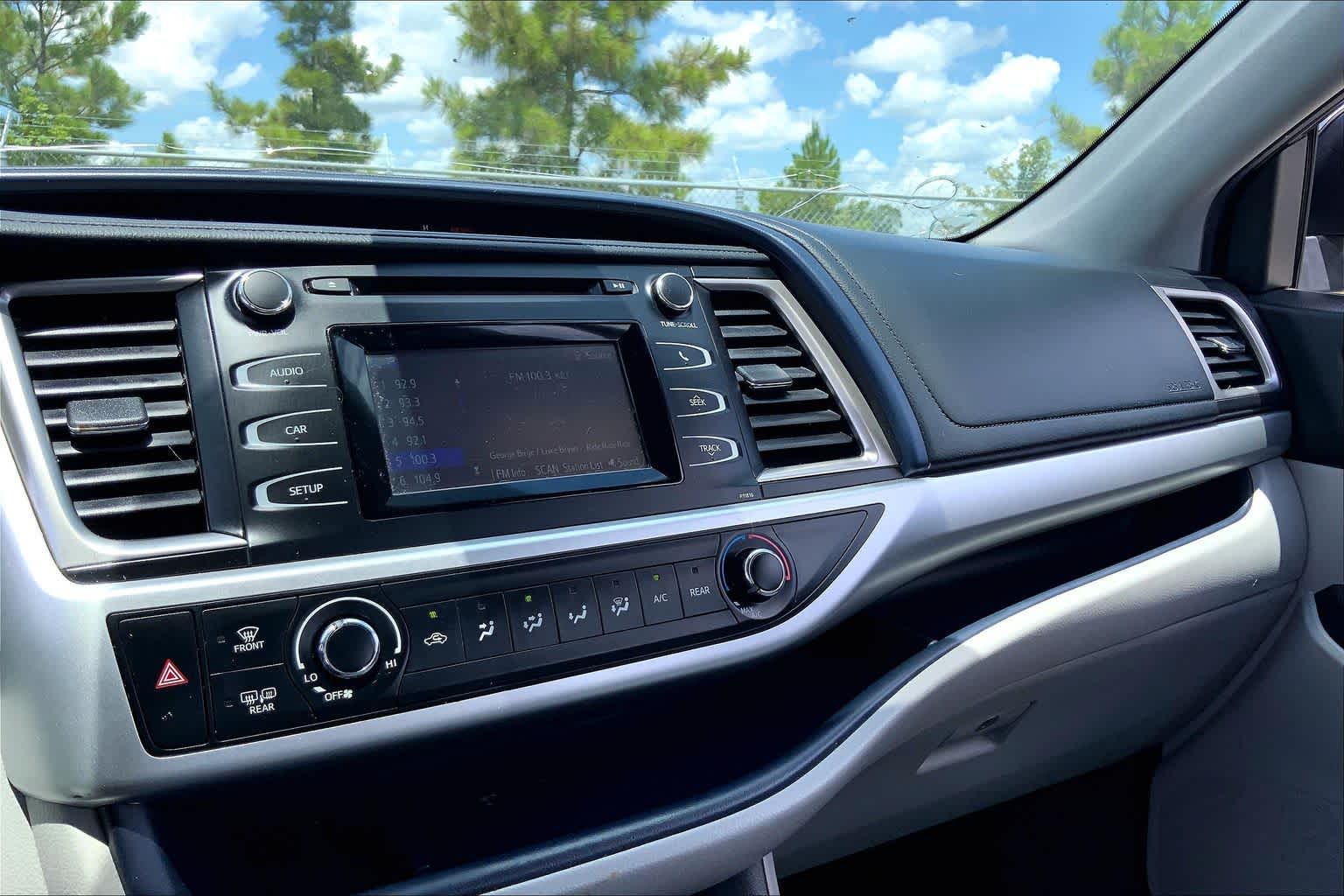 2019 Toyota Highlander LE Predawn Gray Mica at Group 1 Toyota Southwest