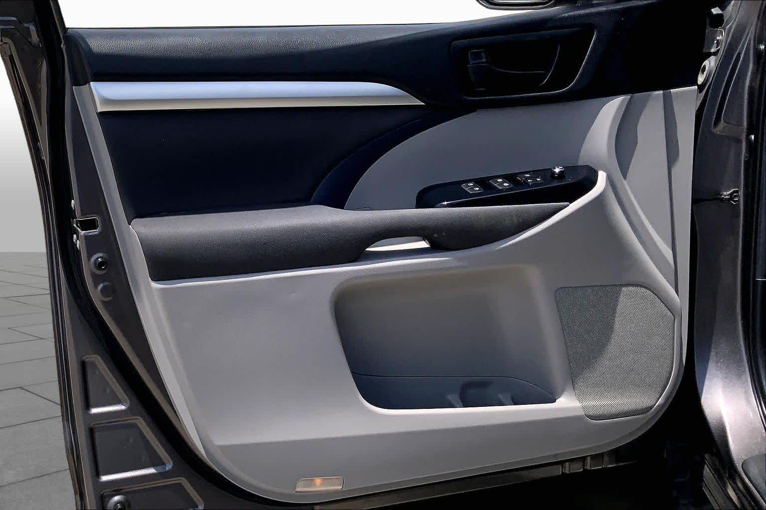 2019 Toyota Highlander LE Predawn Gray Mica at Group 1 Toyota Southwest